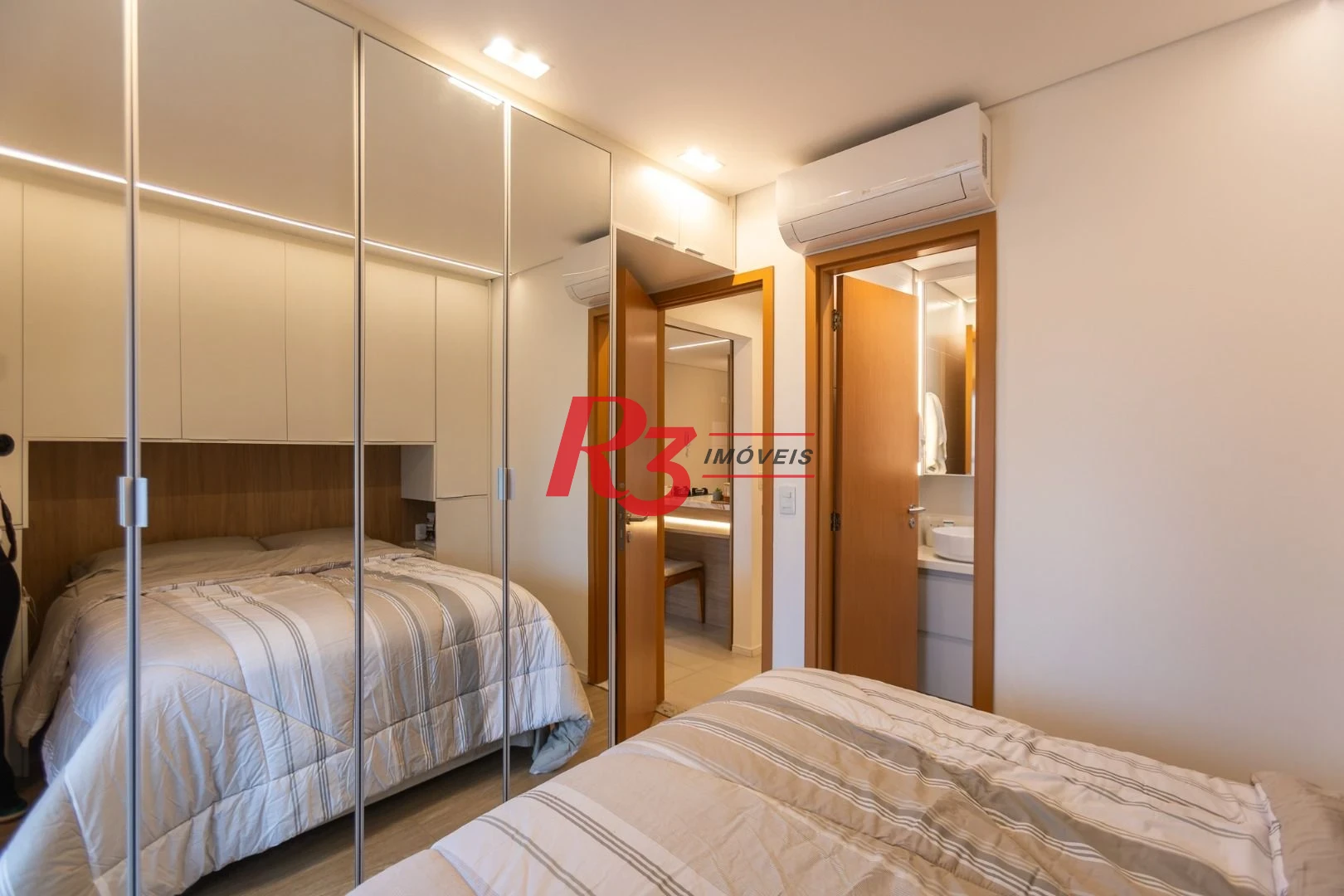Apartamento com 2 dormitórios à venda, 65 m² por R$ 1.100.000,00 - Boqueirão - Santos/SP
