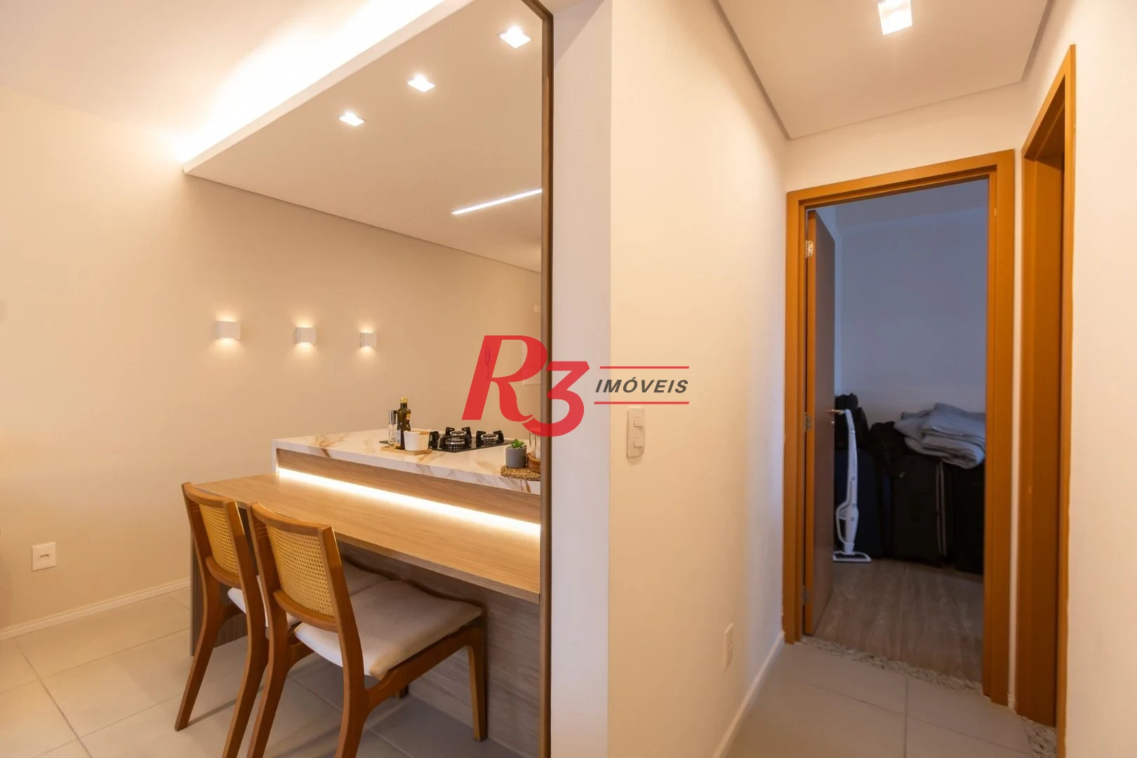 Apartamento com 2 dormitórios à venda, 65 m² por R$ 1.100.000,00 - Boqueirão - Santos/SP