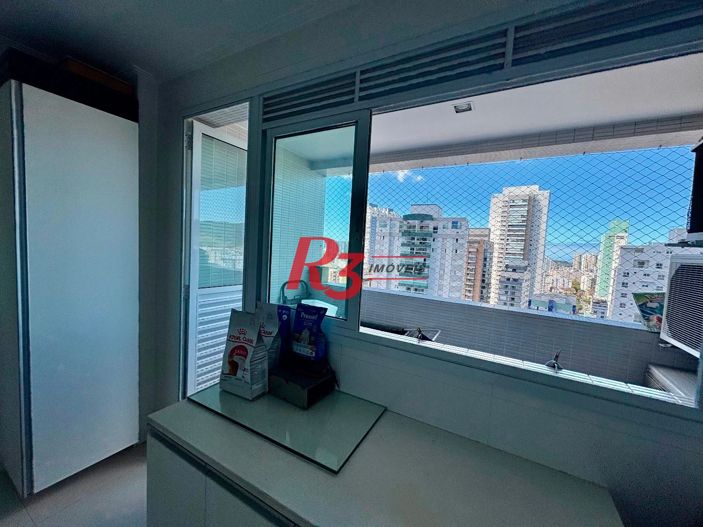 Apartamento Alto Padrão,  02 Suítes,  Varanda Gourmet - Santos/SP