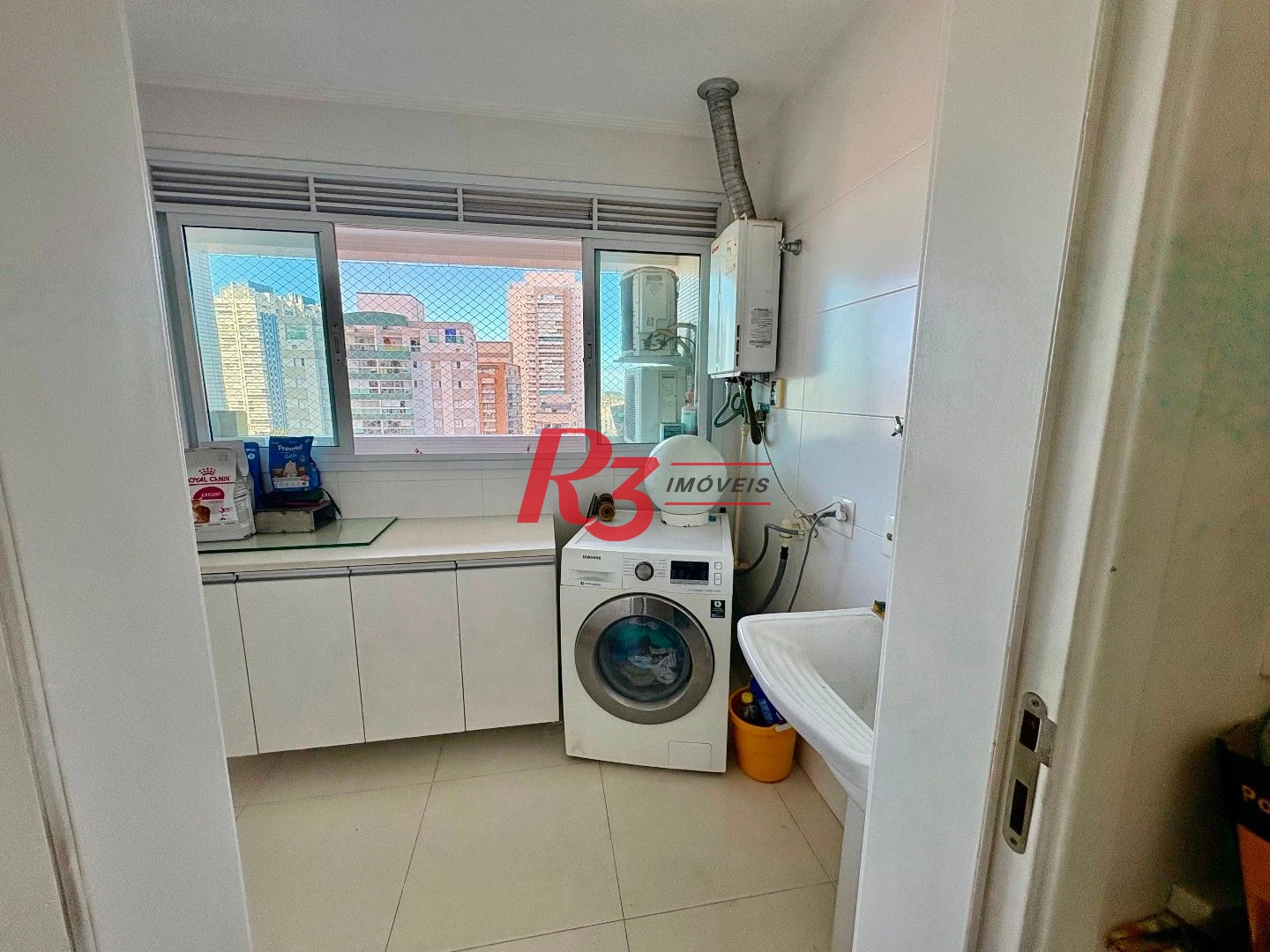 Apartamento Alto Padrão,  02 Suítes,  Varanda Gourmet - Santos/SP