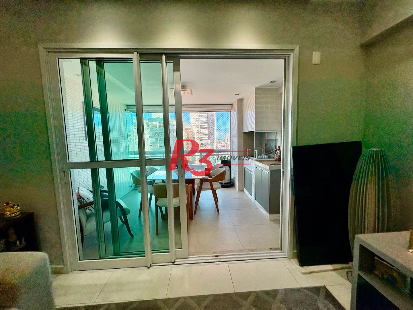 Apartamento Alto Padrão,  02 Suítes,  Varanda Gourmet - Santos/SP