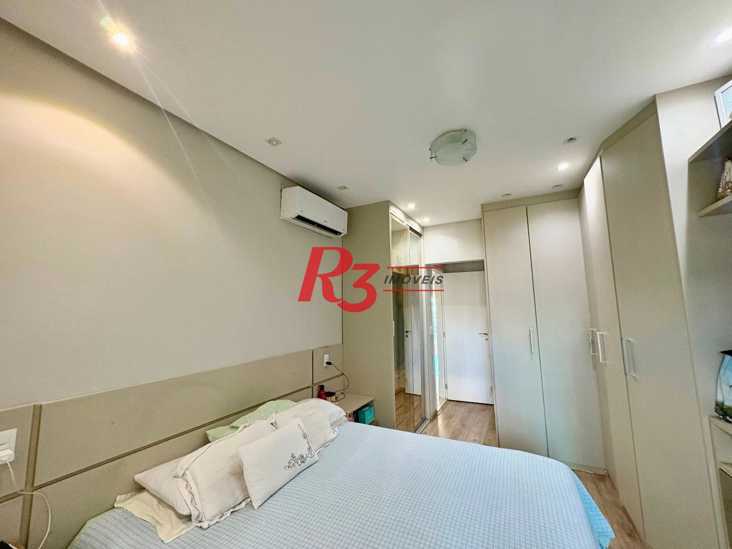 Apartamento Alto Padrão,  02 Suítes,  Varanda Gourmet - Santos/SP
