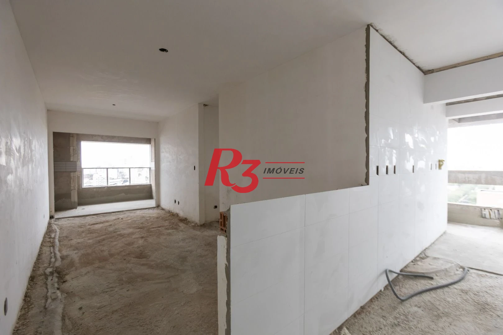 Apartamento com 2 dormitórios à venda, 73 m² por R$ 740.000,00 - Marapé - Santos/SP