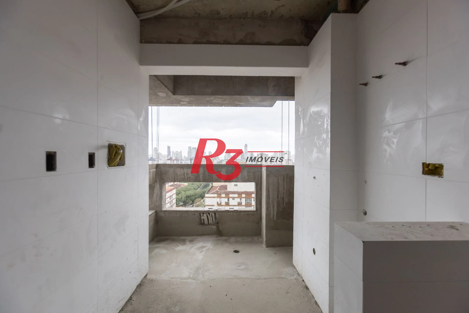 Apartamento com 2 dormitórios à venda, 73 m² por R$ 740.000,00 - Marapé - Santos/SP