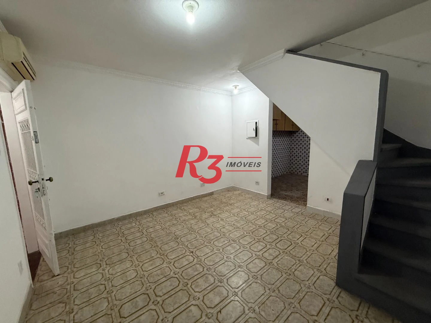 Sobrado com 2 dormitórios para alugar, 85 m² por R$ 4.300,00/mês - Ponta da Praia - Santos/SP