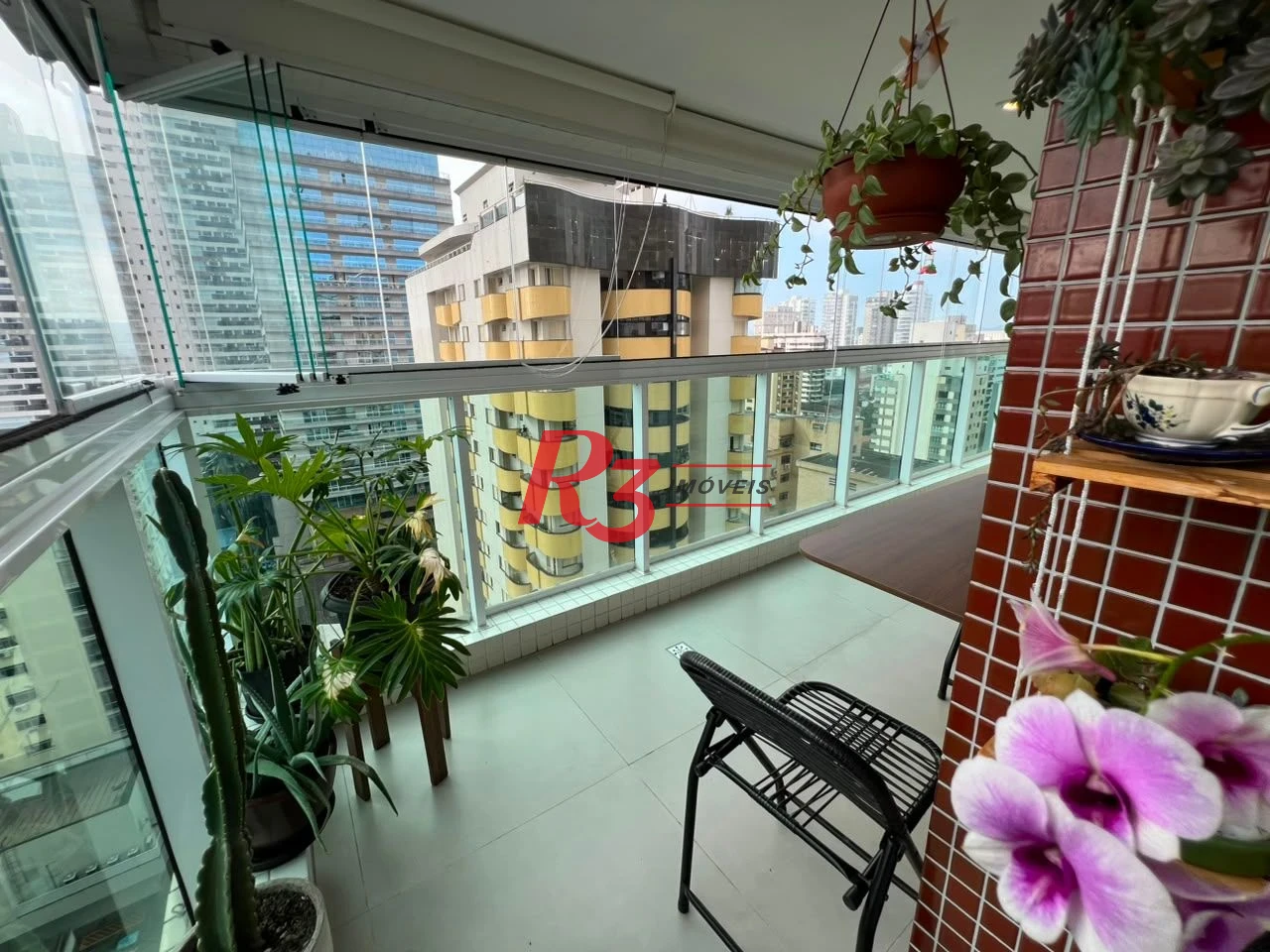 Apartamento com 2 dormitórios à venda, 69 m² por R$ 1.390.000,00 - Gonzaga - Santos/SP