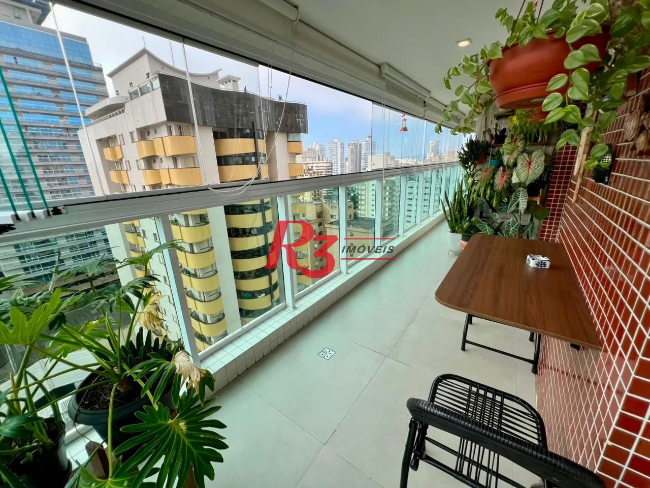 Apartamento com 2 dormitórios à venda, 69 m² por R$ 1.390.000,00 - Gonzaga - Santos/SP