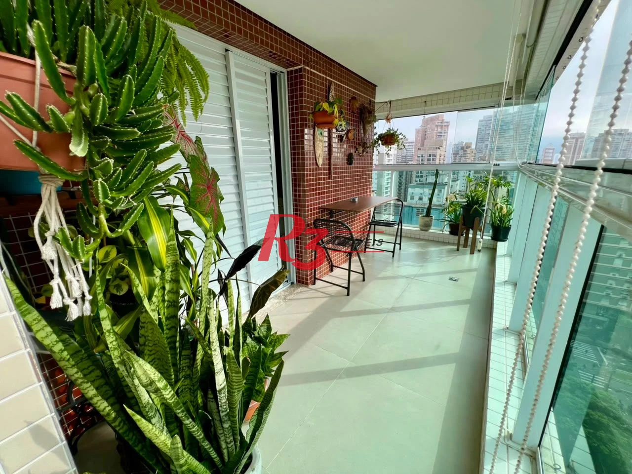 Apartamento com 2 dormitórios à venda, 69 m² por R$ 1.390.000,00 - Gonzaga - Santos/SP