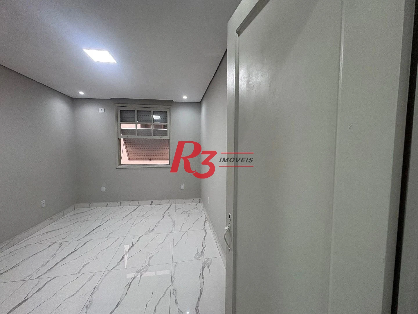 Apartamento com 2 dormitórios à venda, 96 m² por R$ 490.000,00 - Marapé - Santos/SP