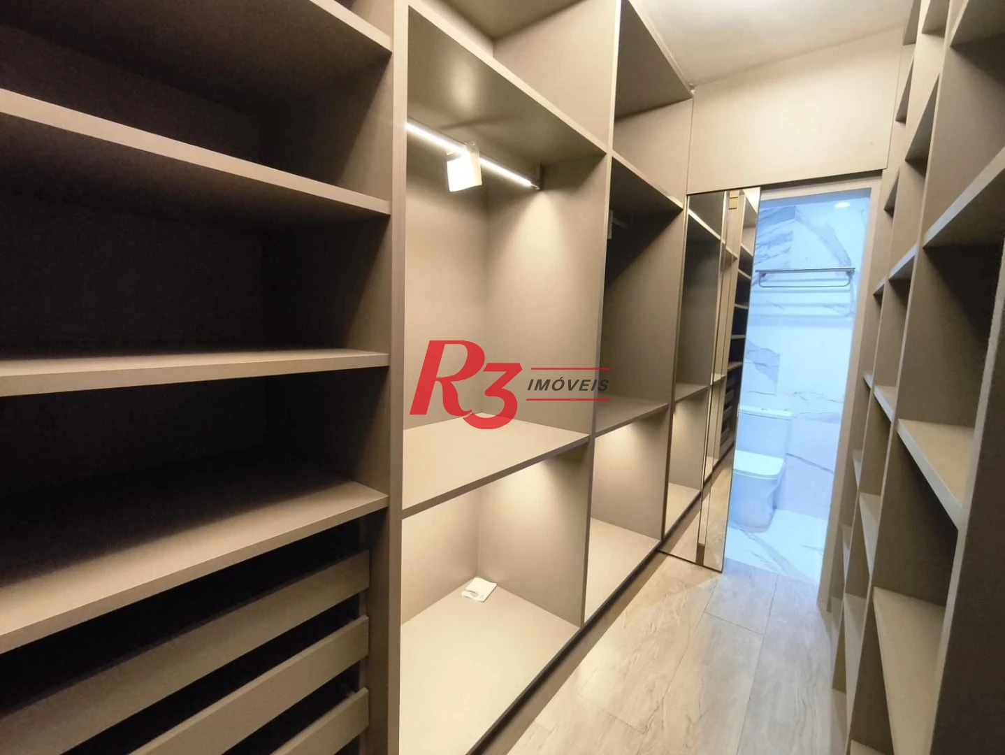 Apartamento com 3 dormitórios à venda, 145 m² por R$ 2.100.000,00 - Boqueirão - Santos/SP
