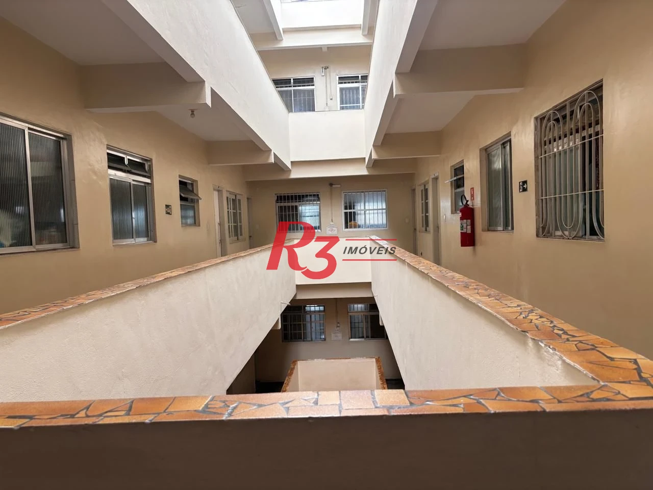 Apartamento com 2 dormitórios à venda, 54 m² por R$ 300.000,00 - Centro - São Vicente/SP