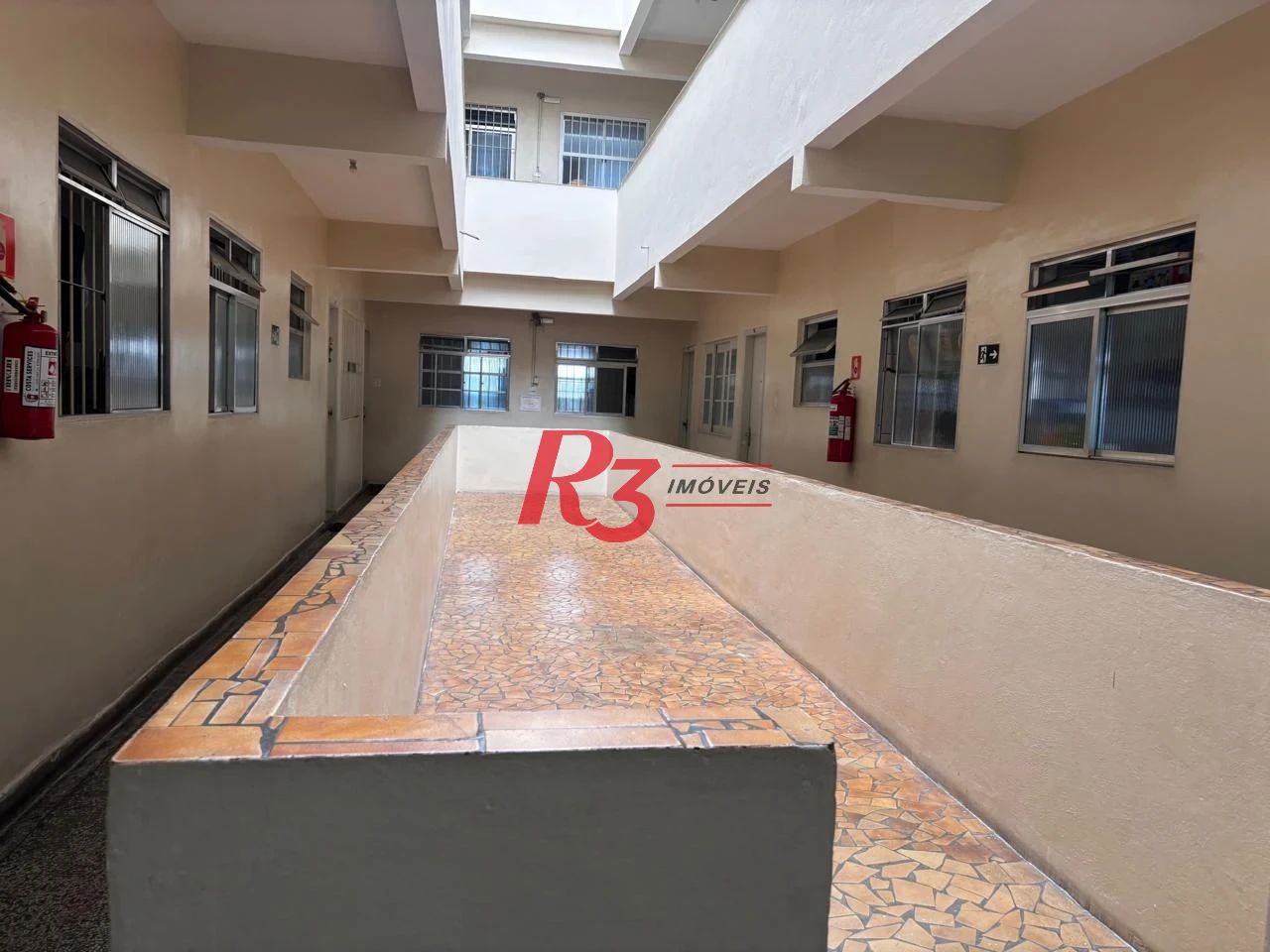 Apartamento com 2 dormitórios à venda, 54 m² por R$ 300.000,00 - Centro - São Vicente/SP