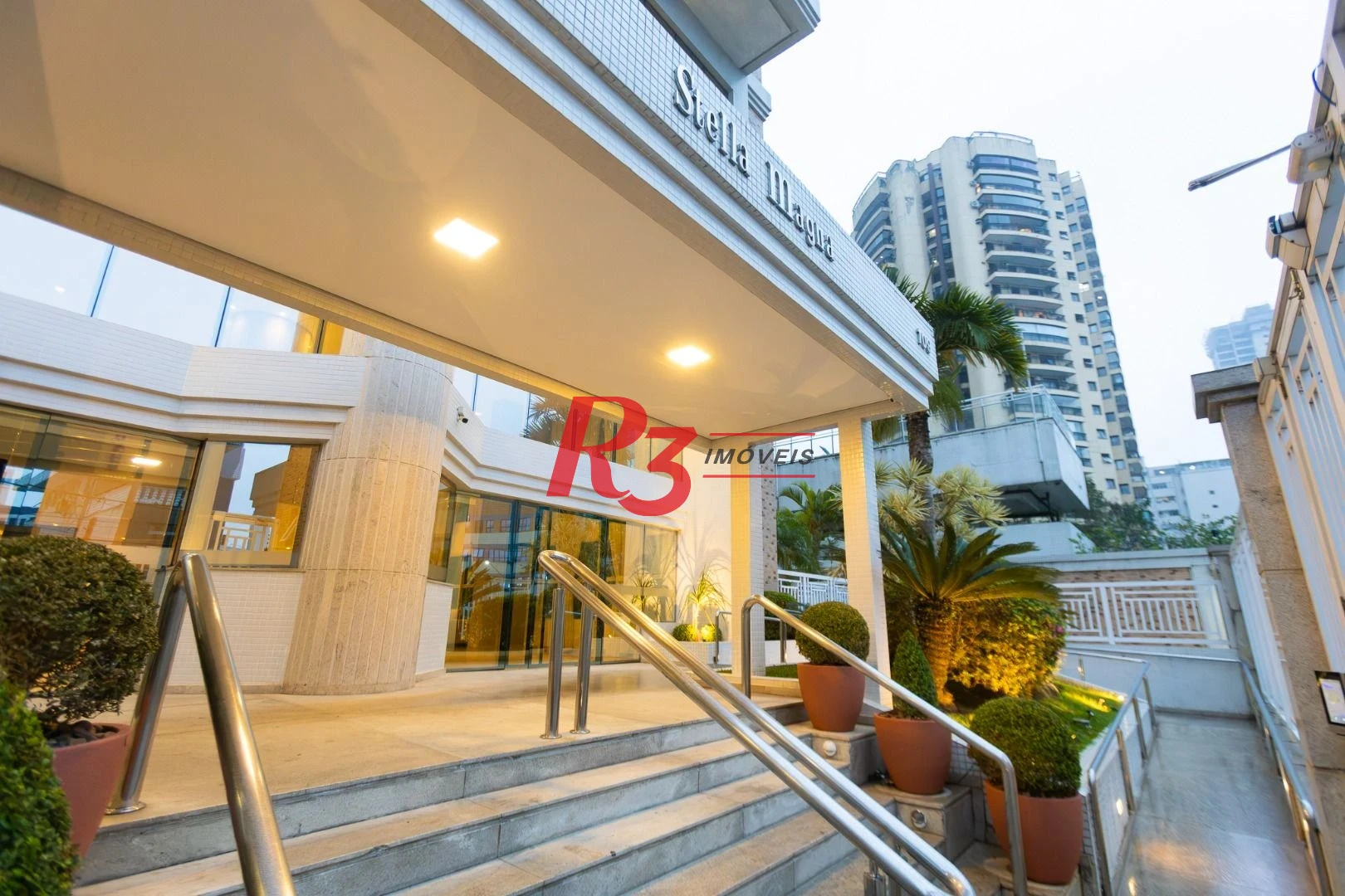 Apartamento com 3 dormitórios sendo 1 suíte à venda, 123 m² por R$ 1.630.000 - Ponta da Praia - Santos/SP
