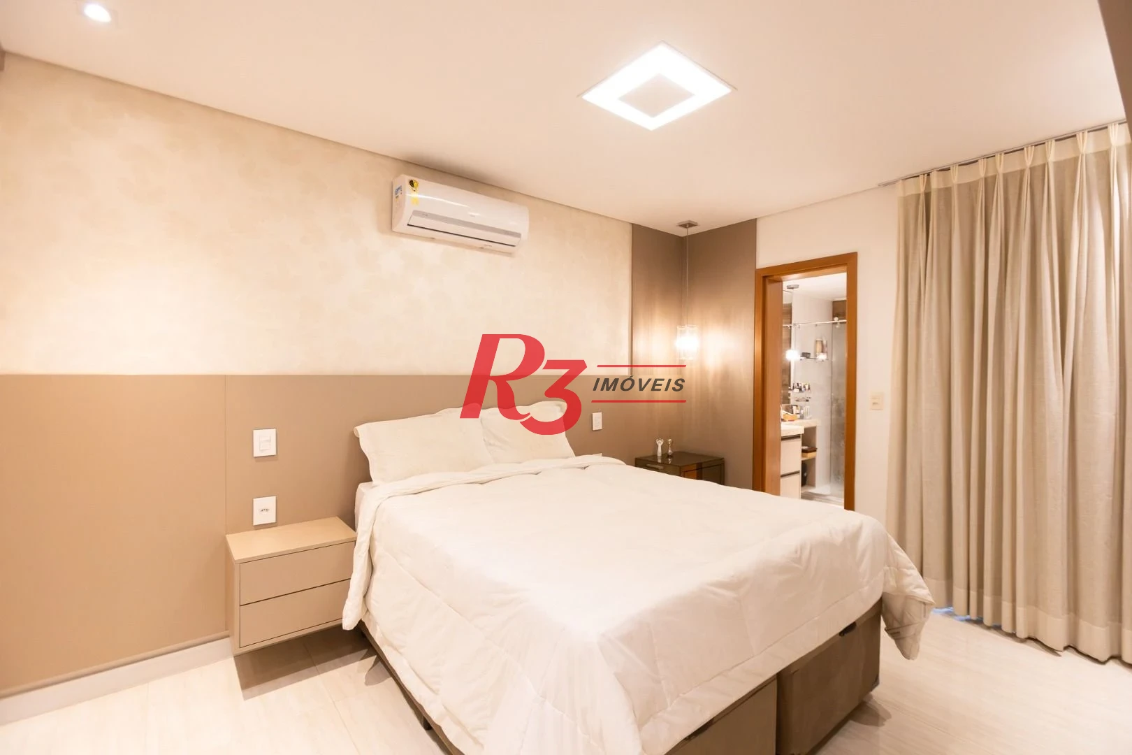Apartamento com 3 dormitórios sendo 1 suíte à venda, 123 m² por R$ 1.630.000 - Ponta da Praia - Santos/SP