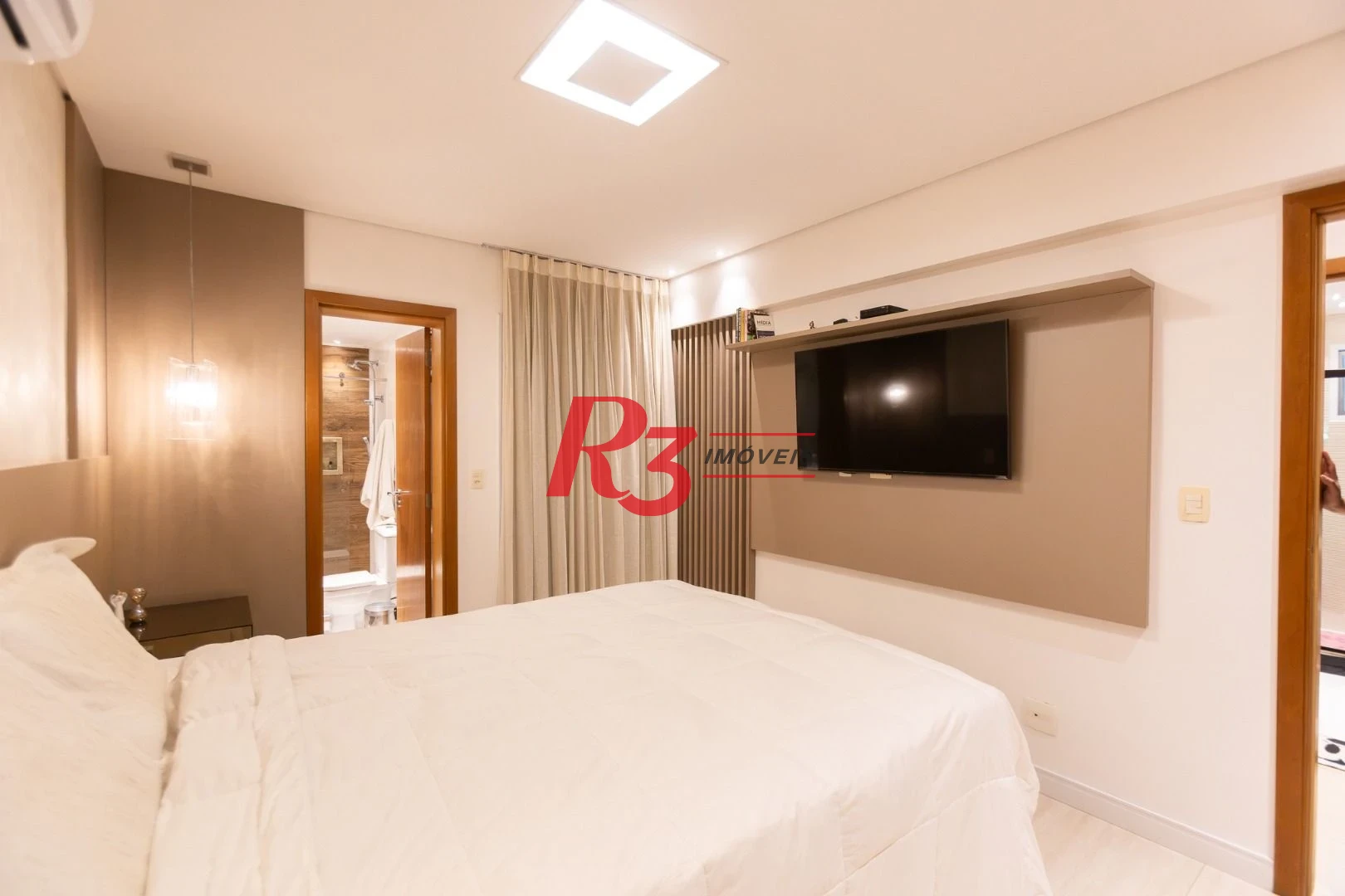 Apartamento com 3 dormitórios sendo 1 suíte à venda, 123 m² por R$ 1.630.000 - Ponta da Praia - Santos/SP