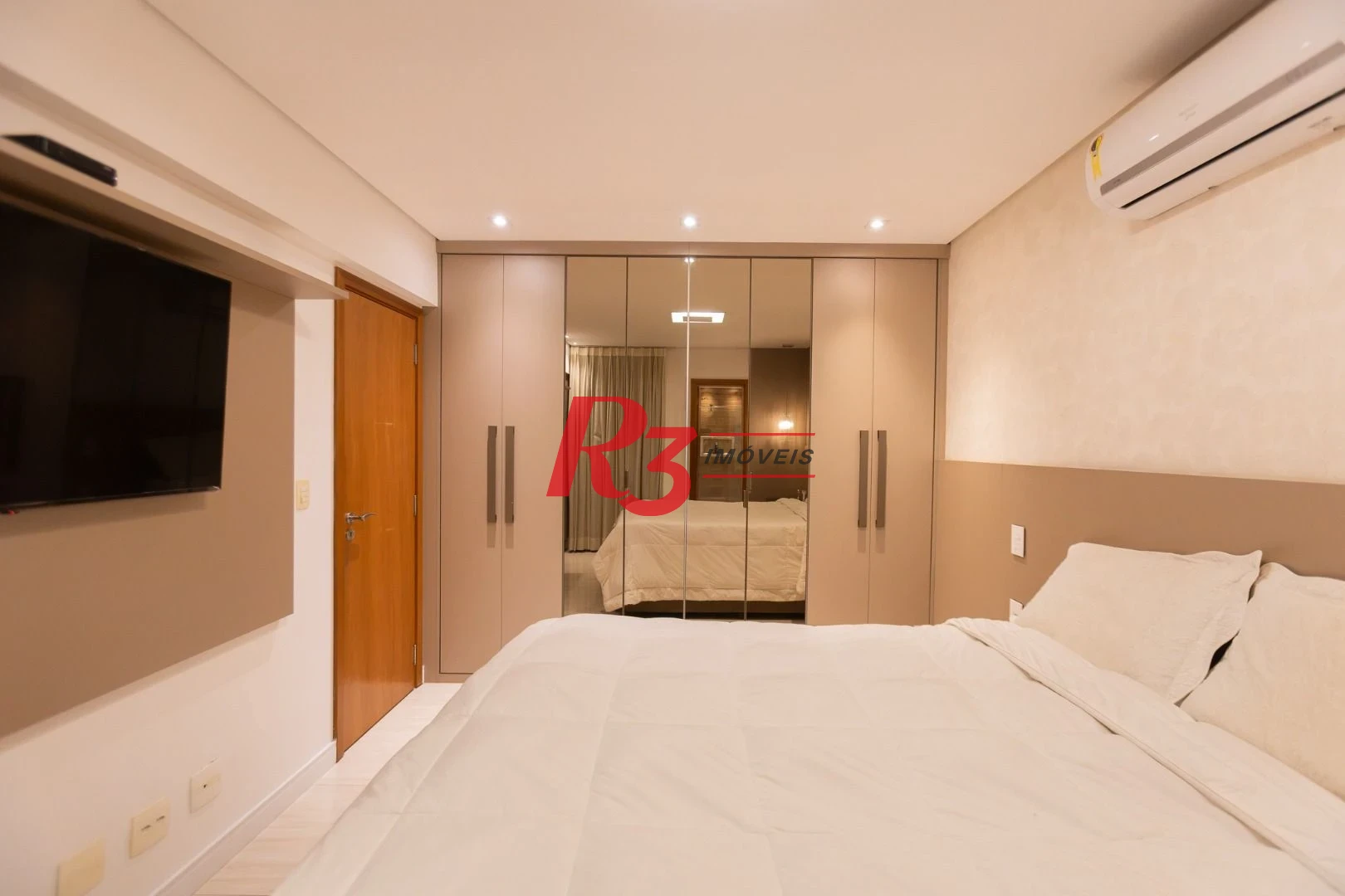 Apartamento com 3 dormitórios sendo 1 suíte à venda, 123 m² por R$ 1.630.000 - Ponta da Praia - Santos/SP