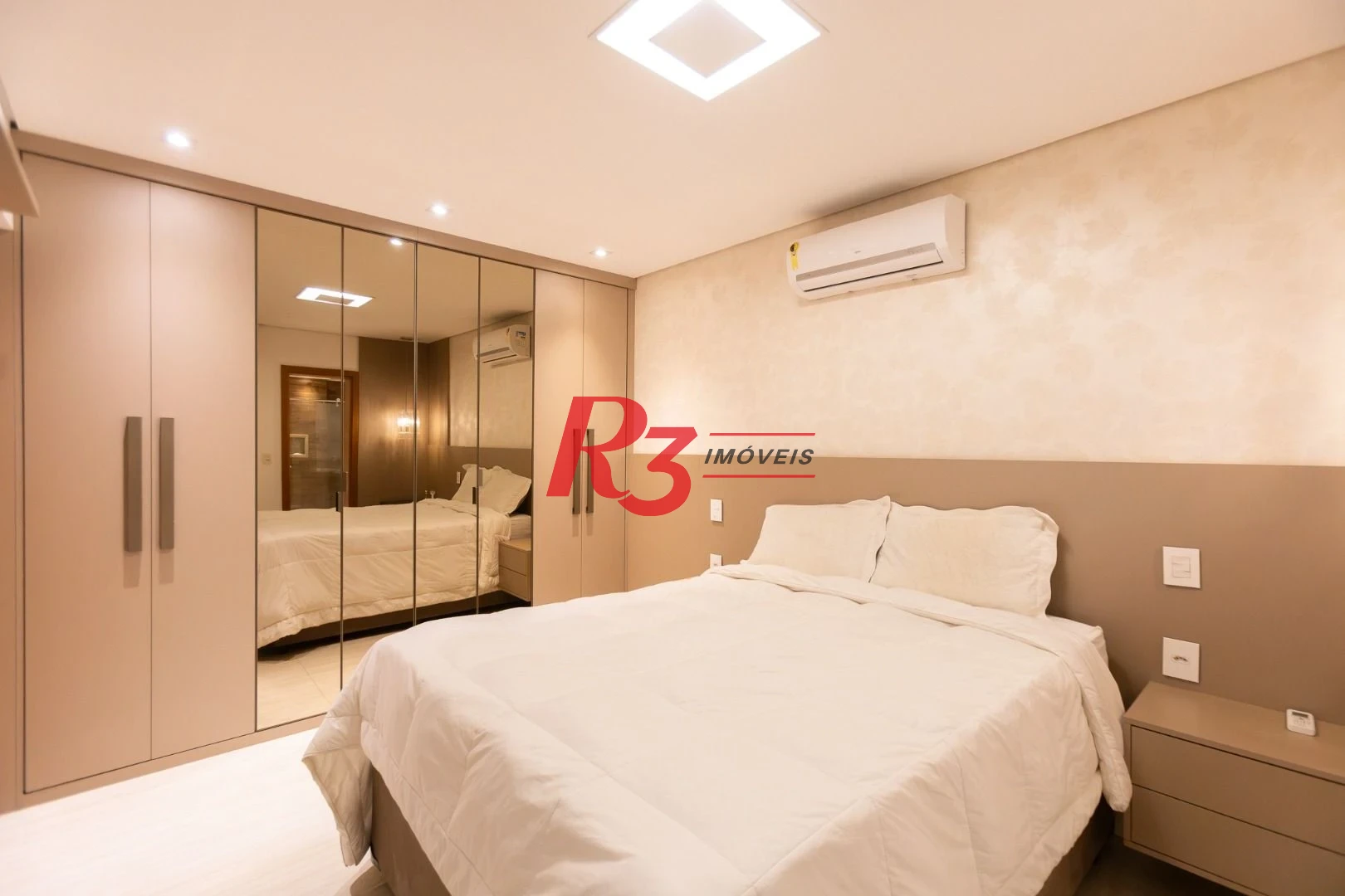 Apartamento com 3 dormitórios sendo 1 suíte à venda, 123 m² por R$ 1.630.000 - Ponta da Praia - Santos/SP