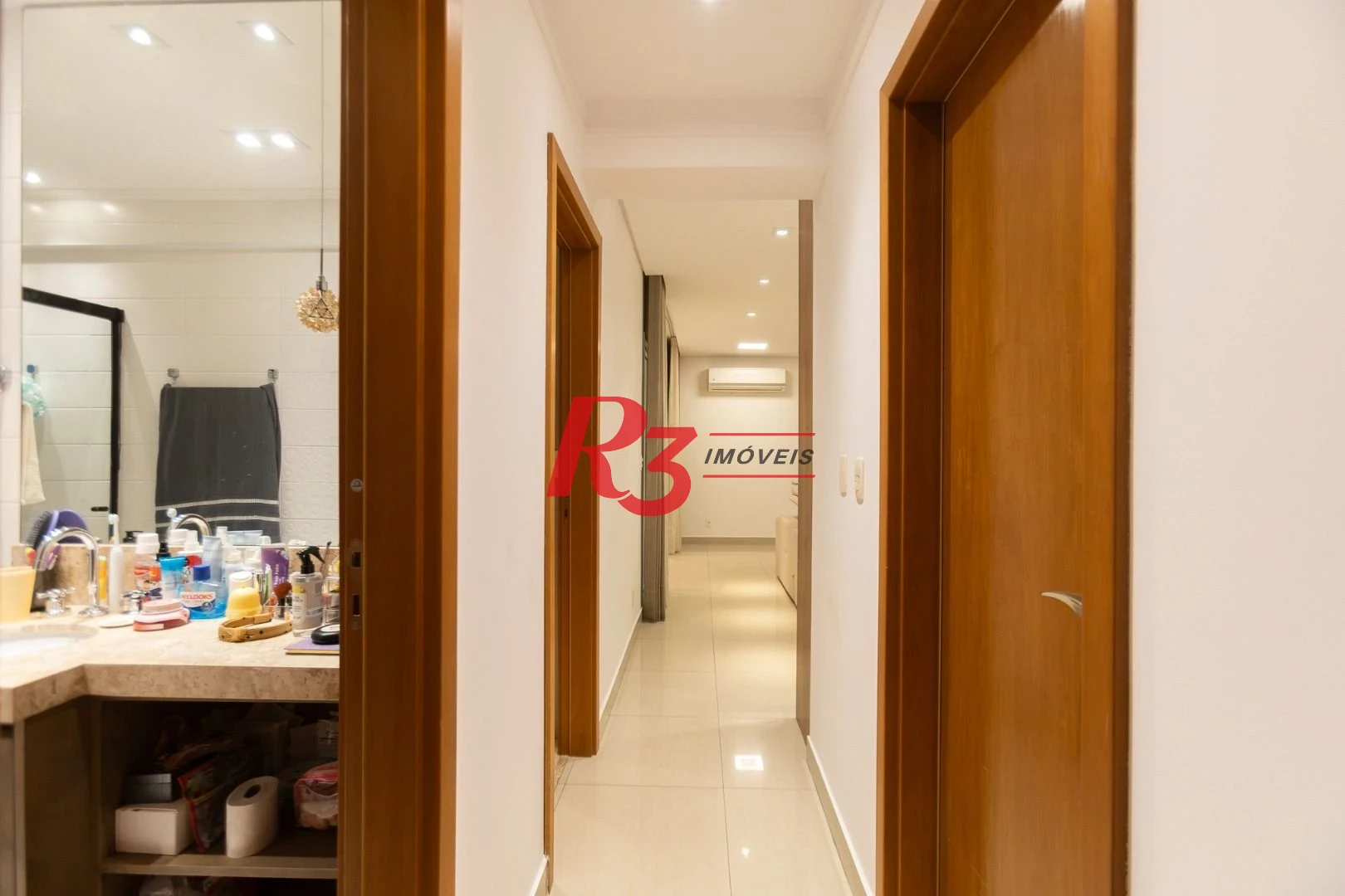 Apartamento com 3 dormitórios sendo 1 suíte à venda, 123 m² por R$ 1.630.000 - Ponta da Praia - Santos/SP