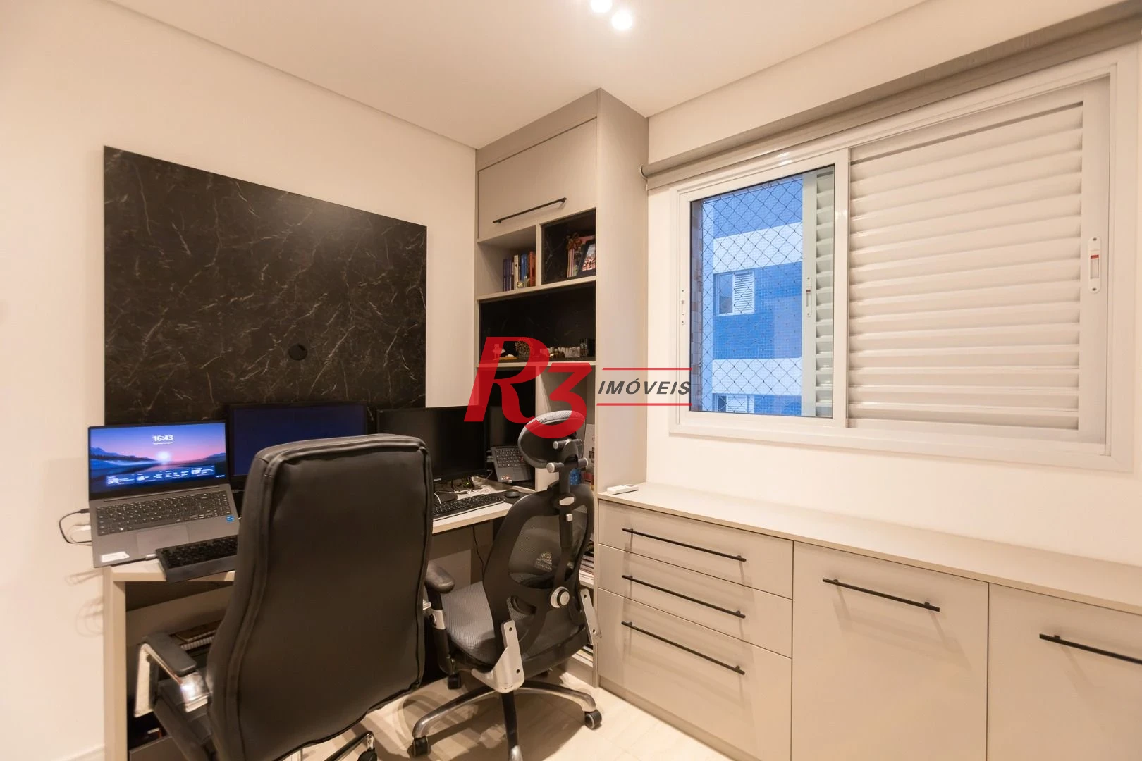 Apartamento com 3 dormitórios sendo 1 suíte à venda, 123 m² por R$ 1.630.000 - Ponta da Praia - Santos/SP