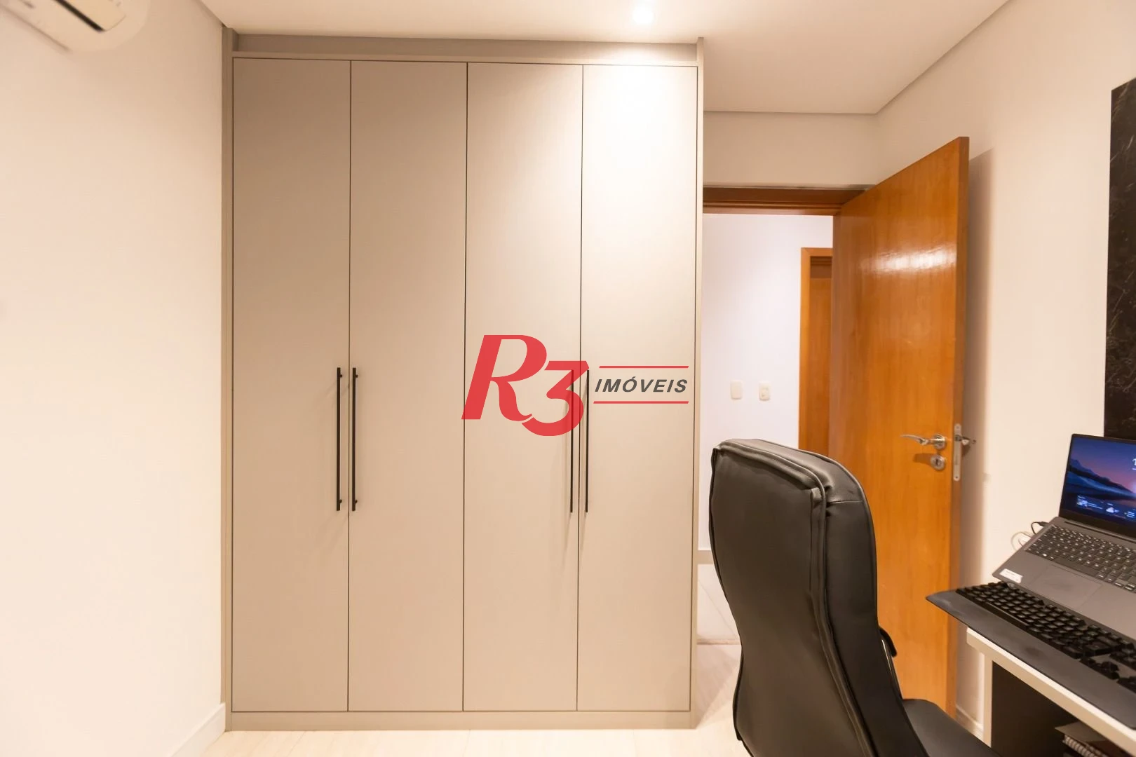 Apartamento com 3 dormitórios sendo 1 suíte à venda, 123 m² por R$ 1.630.000 - Ponta da Praia - Santos/SP