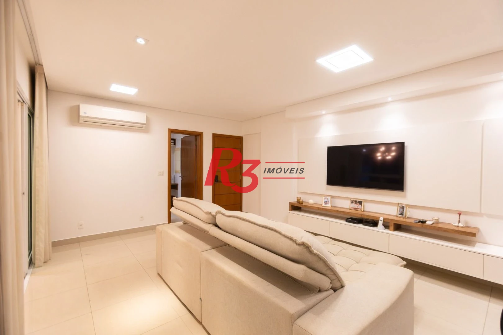 Apartamento com 3 dormitórios sendo 1 suíte à venda, 123 m² por R$ 1.630.000 - Ponta da Praia - Santos/SP