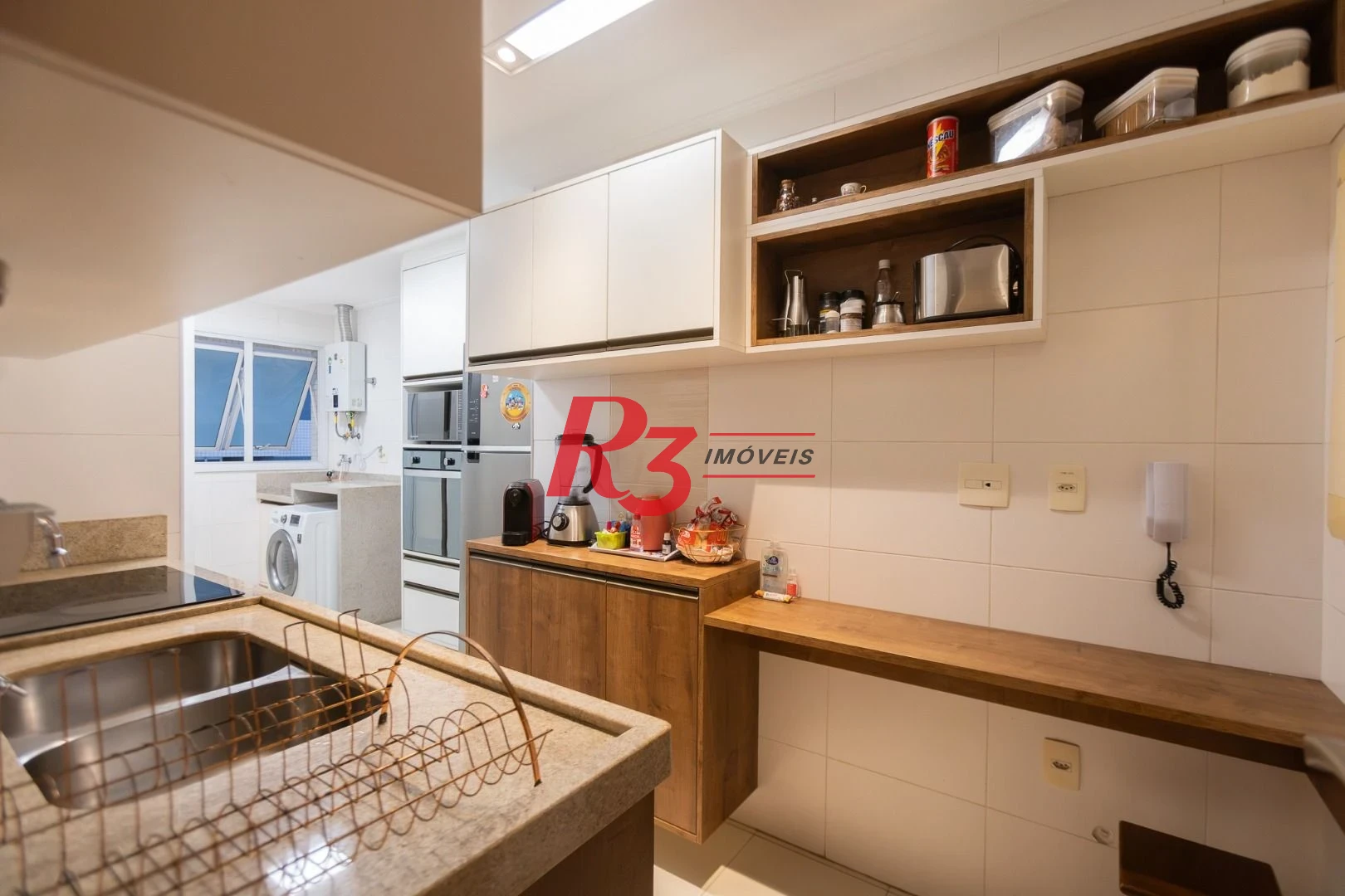 Apartamento com 3 dormitórios sendo 1 suíte à venda, 123 m² por R$ 1.630.000 - Ponta da Praia - Santos/SP