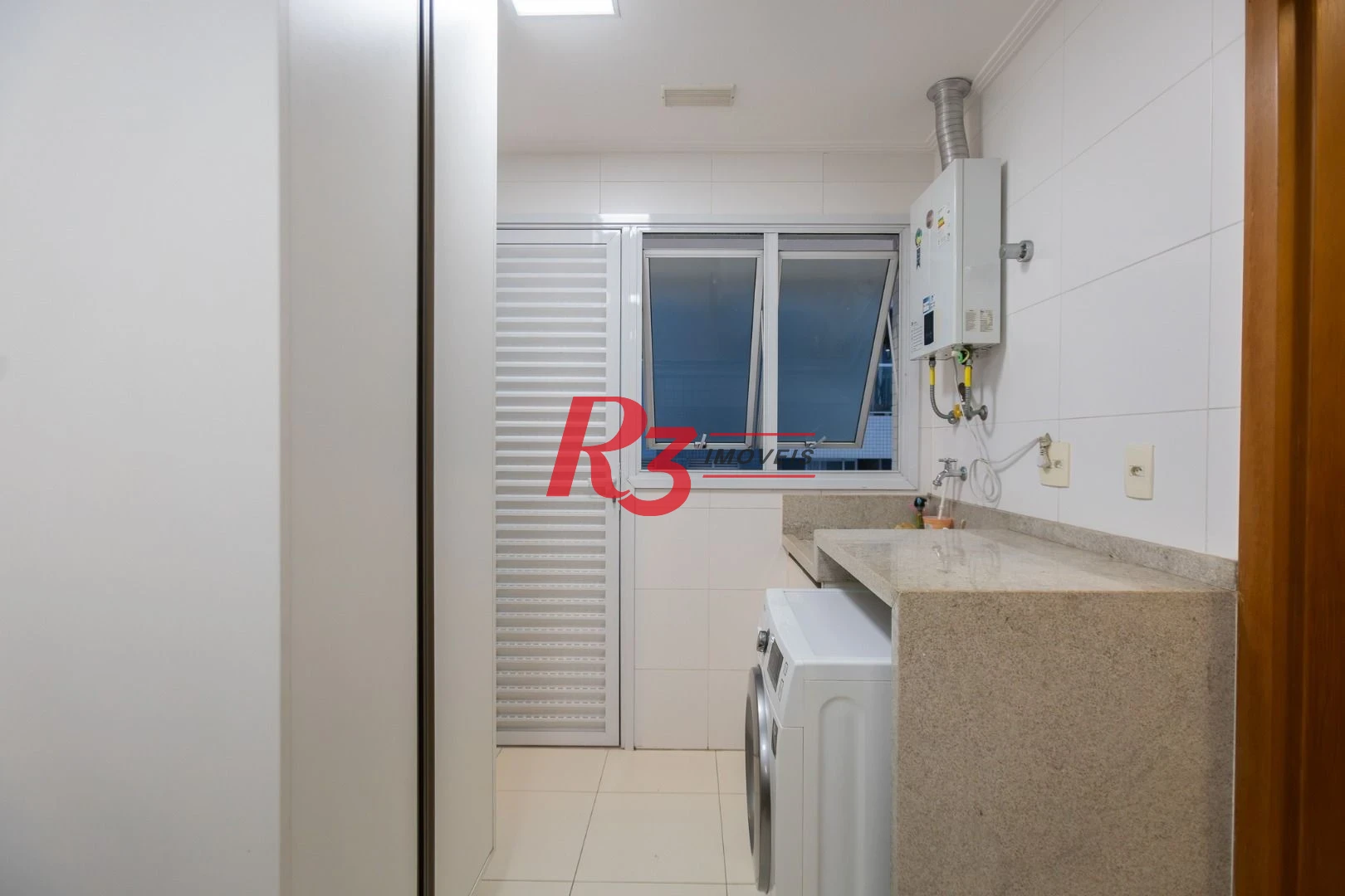 Apartamento com 3 dormitórios sendo 1 suíte à venda, 123 m² por R$ 1.630.000 - Ponta da Praia - Santos/SP