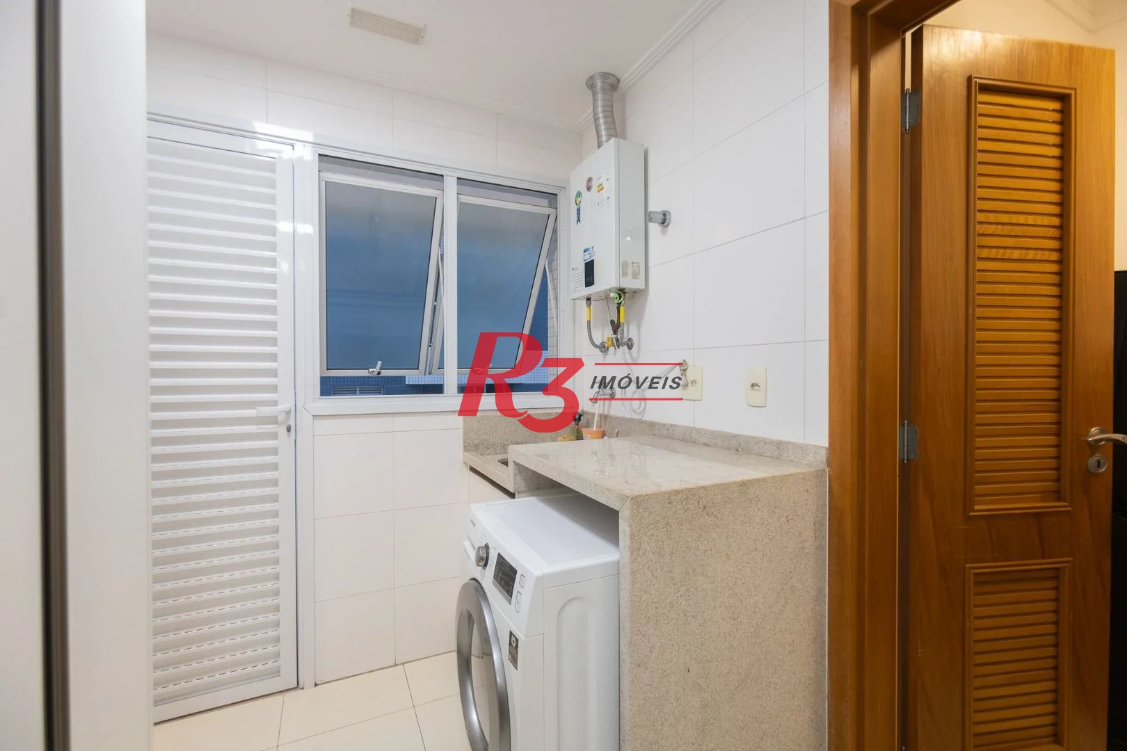 Apartamento com 3 dormitórios sendo 1 suíte à venda, 123 m² por R$ 1.630.000 - Ponta da Praia - Santos/SP