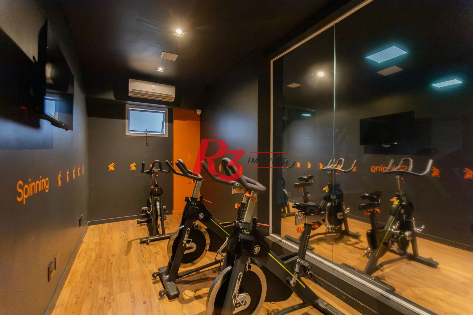 Apartamento com 3 dormitórios sendo 1 suíte à venda, 123 m² por R$ 1.630.000 - Ponta da Praia - Santos/SP