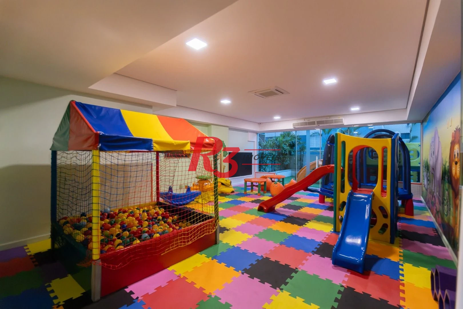 Apartamento com 3 dormitórios sendo 1 suíte à venda, 123 m² por R$ 1.630.000 - Ponta da Praia - Santos/SP