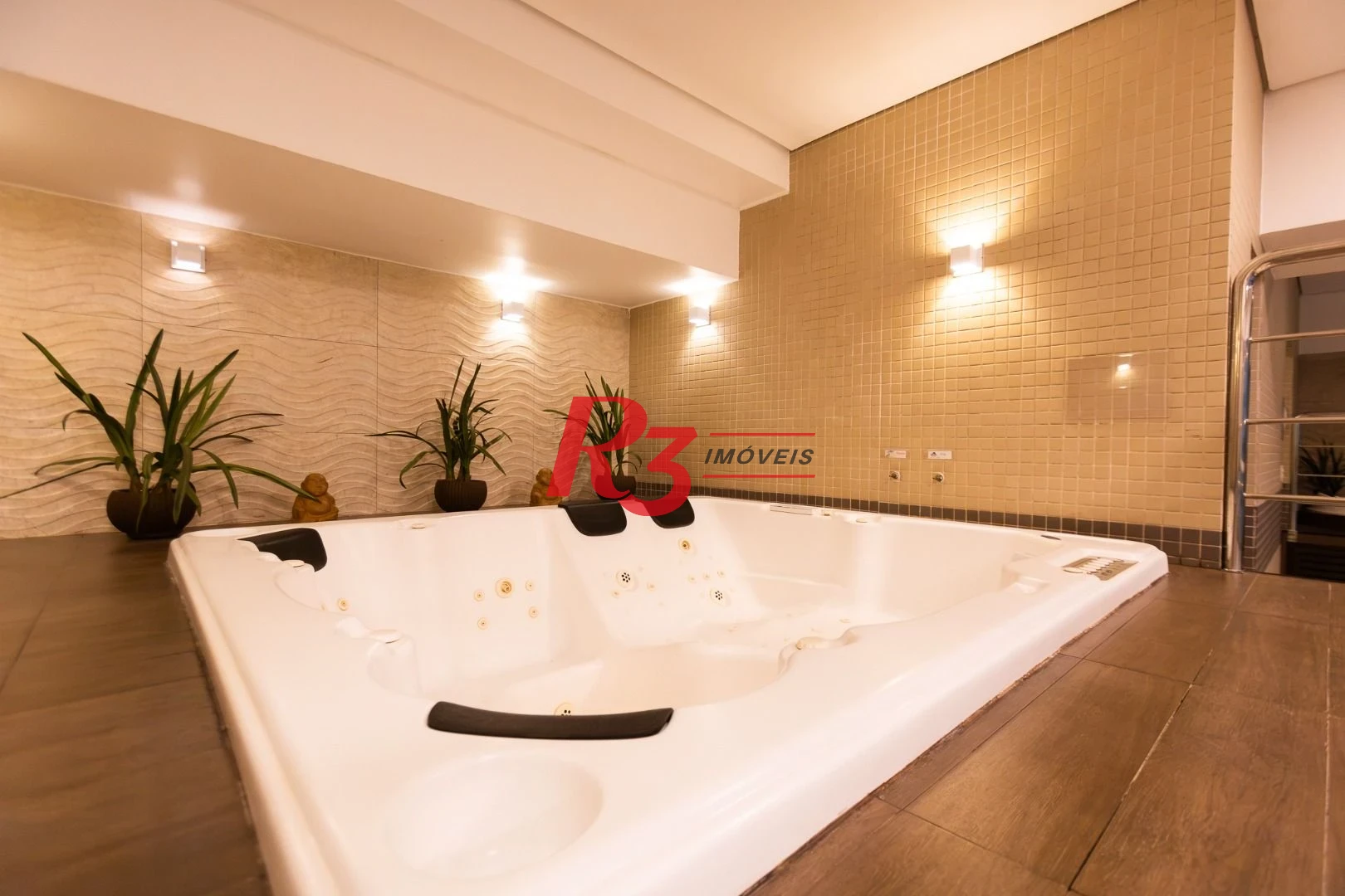 Apartamento com 3 dormitórios sendo 1 suíte à venda, 123 m² por R$ 1.630.000 - Ponta da Praia - Santos/SP