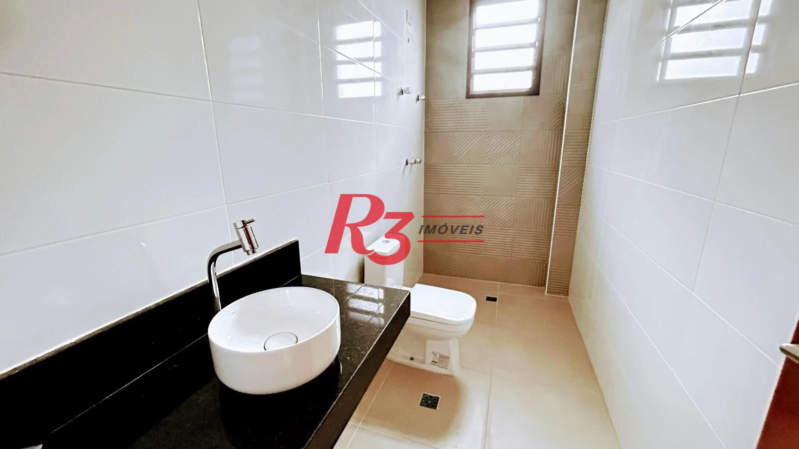 Casa com 3 dormitórios à venda, 244 m² por R$ 1.700.000,00 - Embaré - Santos/SP