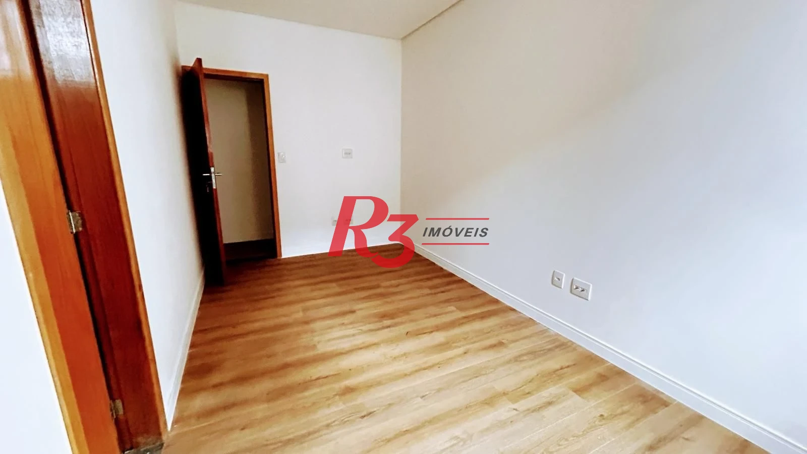 Casa com 3 dormitórios à venda, 244 m² por R$ 1.700.000,00 - Embaré - Santos/SP