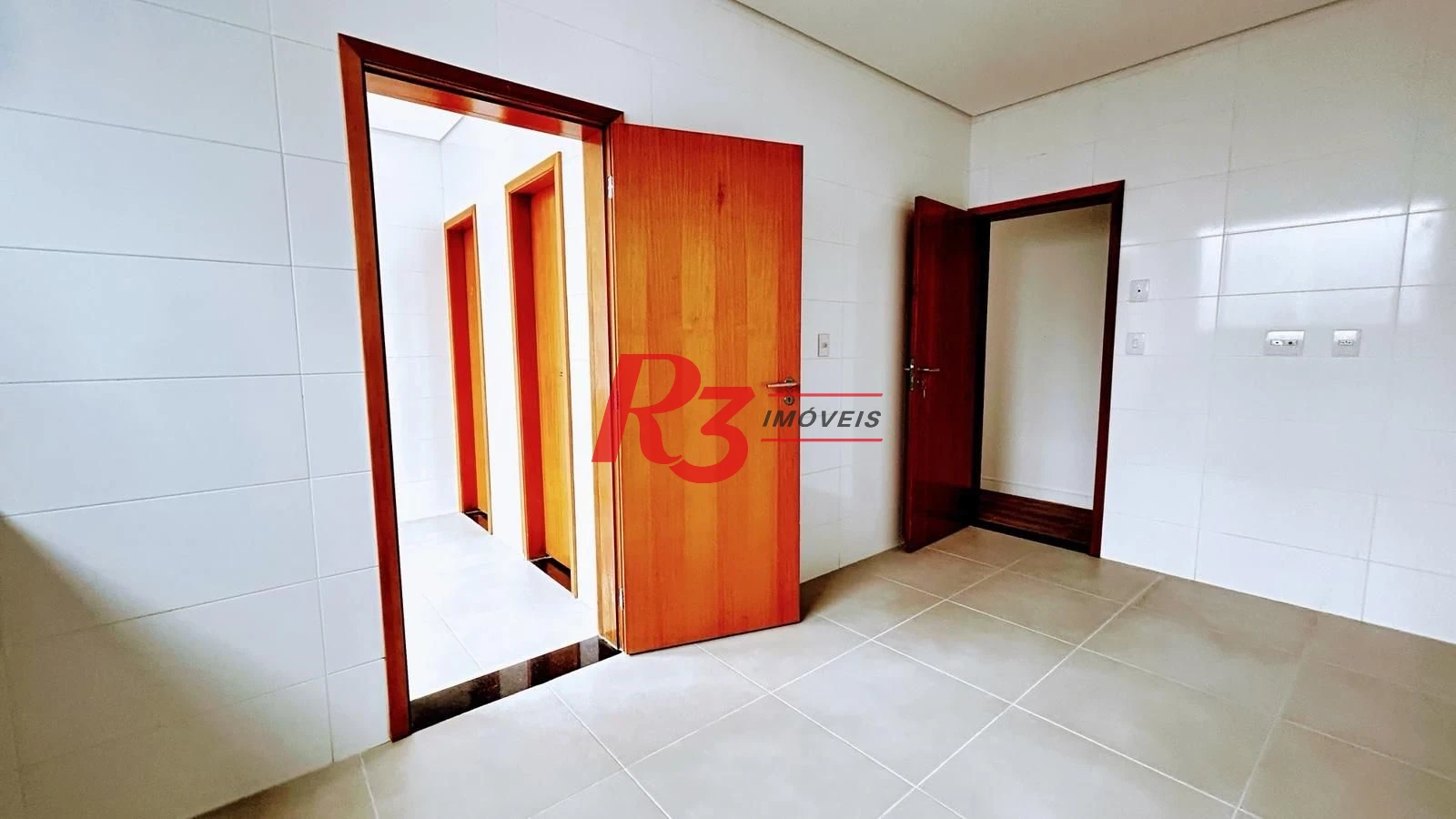 Casa com 3 dormitórios à venda, 244 m² por R$ 1.700.000,00 - Embaré - Santos/SP