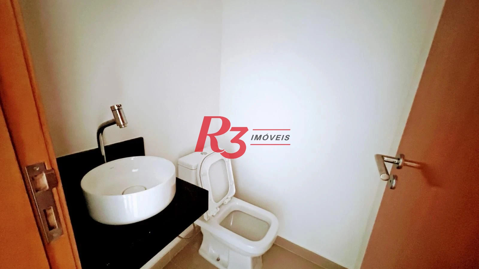 Casa com 3 dormitórios à venda, 244 m² por R$ 1.700.000,00 - Embaré - Santos/SP