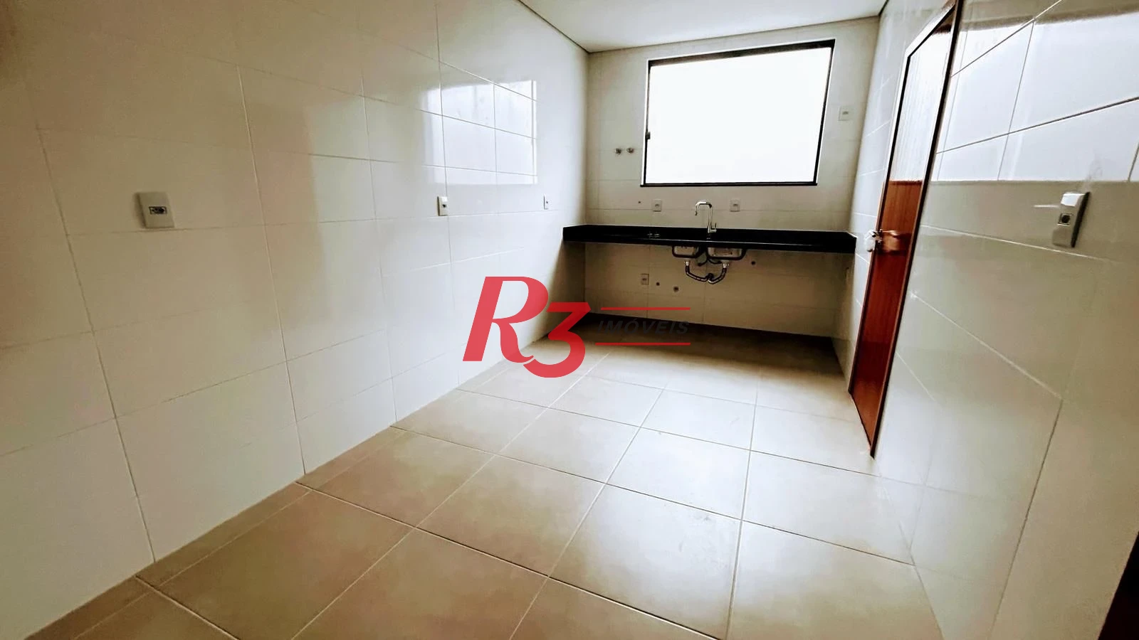 Casa com 3 dormitórios à venda, 244 m² por R$ 1.700.000,00 - Embaré - Santos/SP