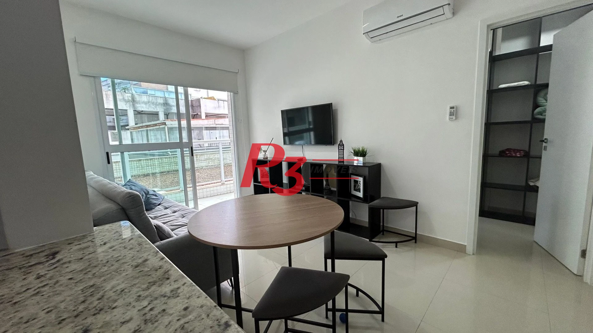 Apartamento com 1 dormitório para alugar, 54 m² por R$ 5.263,00/mês - José Menino - Santos/SP