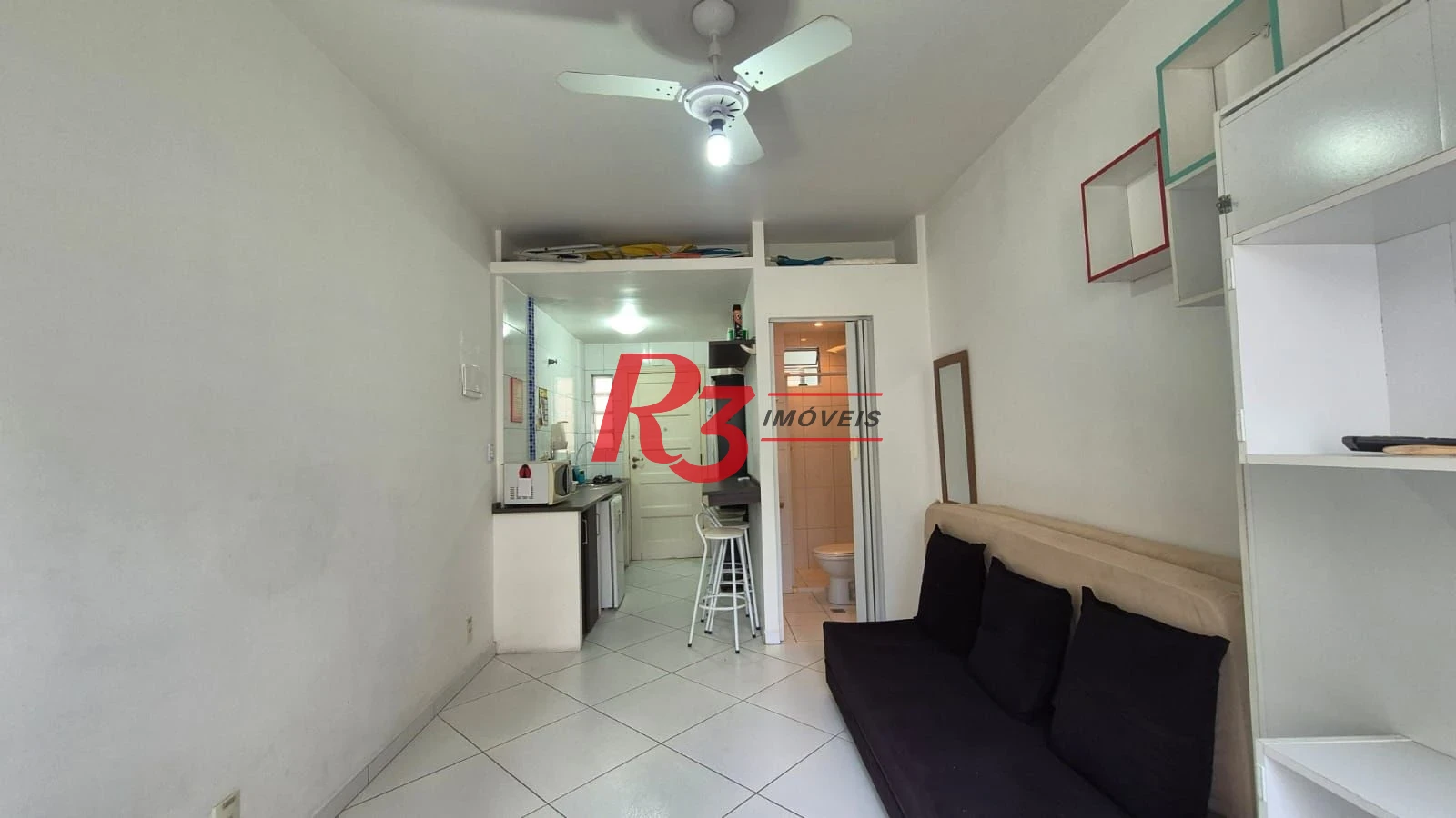 Oportunidade à venda em prédio na orla de Santos, excelente studio ótimo, 1 vaga, prédio bem conservado, oportunidade!