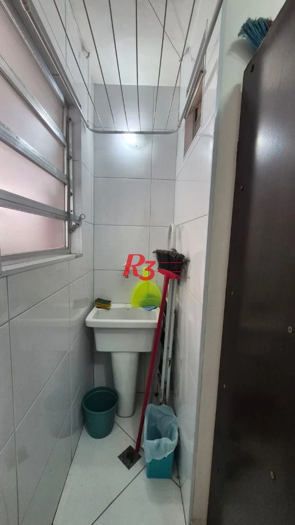 Oportunidade à venda em prédio na orla de Santos, excelente studio ótimo, 1 vaga, prédio bem conservado, oportunidade!