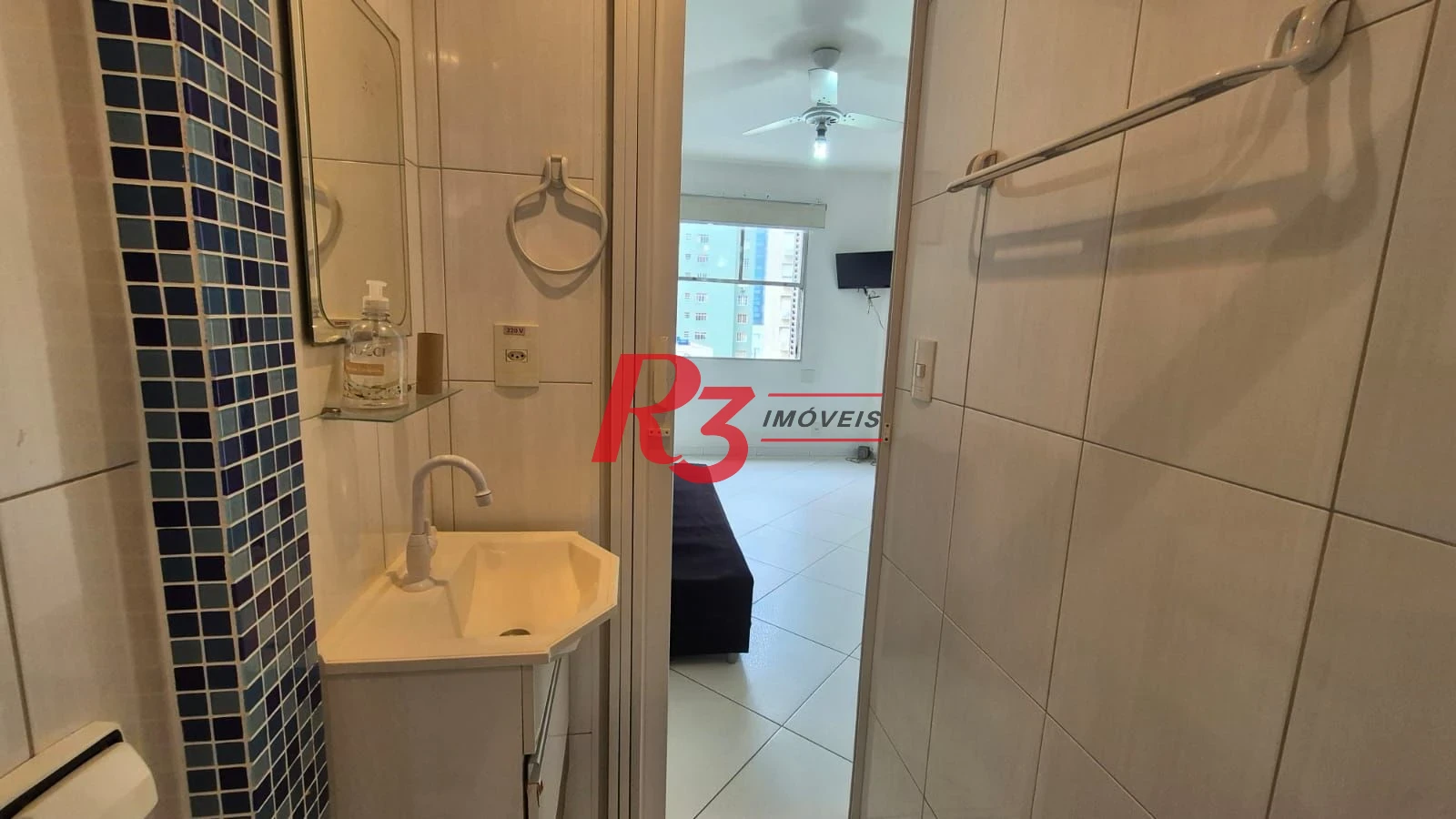 Oportunidade à venda em prédio na orla de Santos, excelente studio ótimo, 1 vaga, prédio bem conservado, oportunidade!