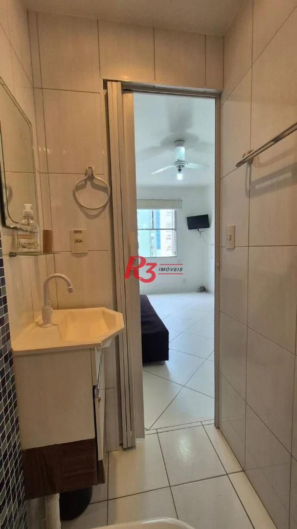 Oportunidade à venda em prédio na orla de Santos, excelente studio ótimo, 1 vaga, prédio bem conservado, oportunidade!