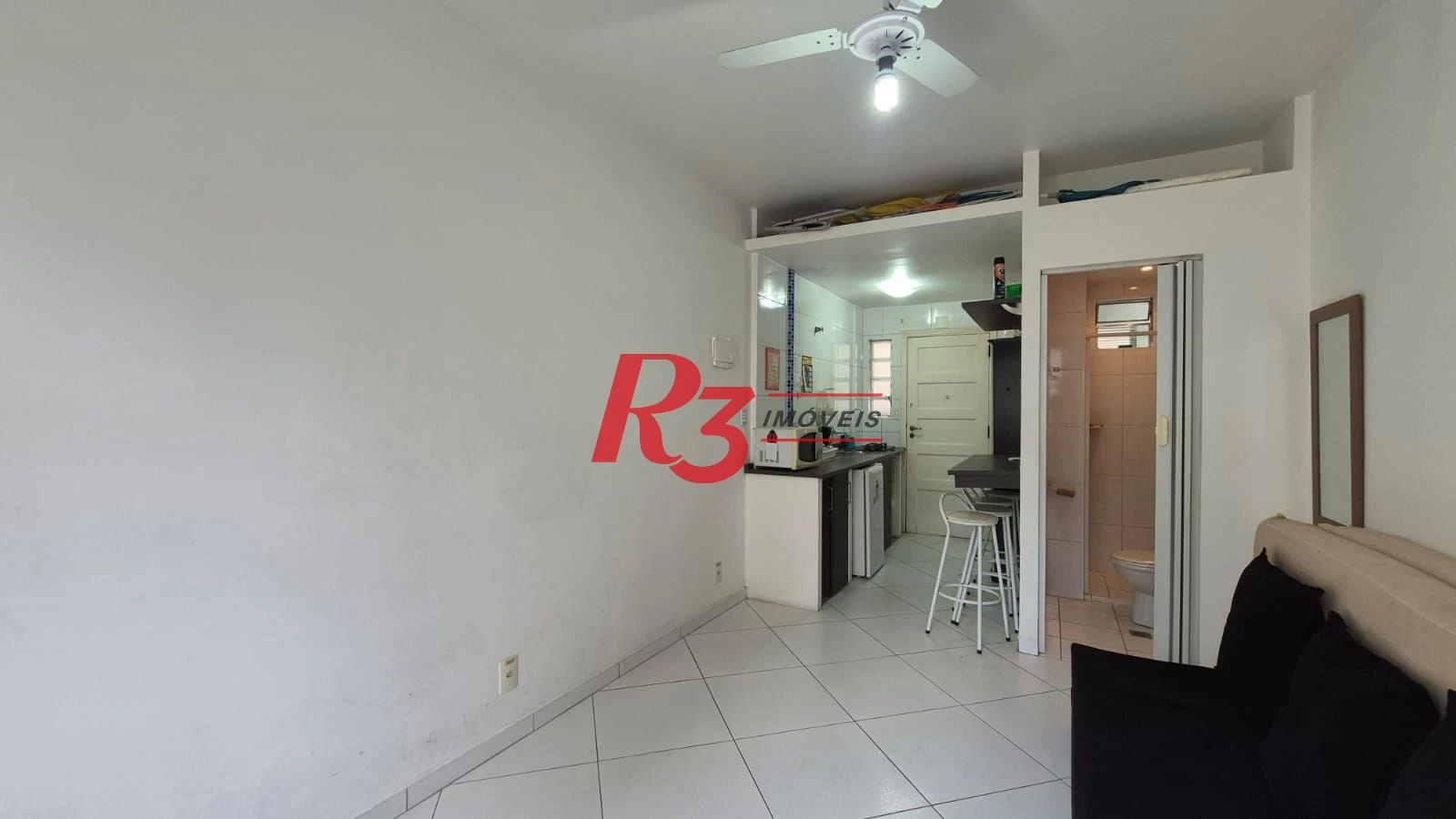 Oportunidade à venda em prédio na orla de Santos, excelente studio ótimo, 1 vaga, prédio bem conservado, oportunidade!