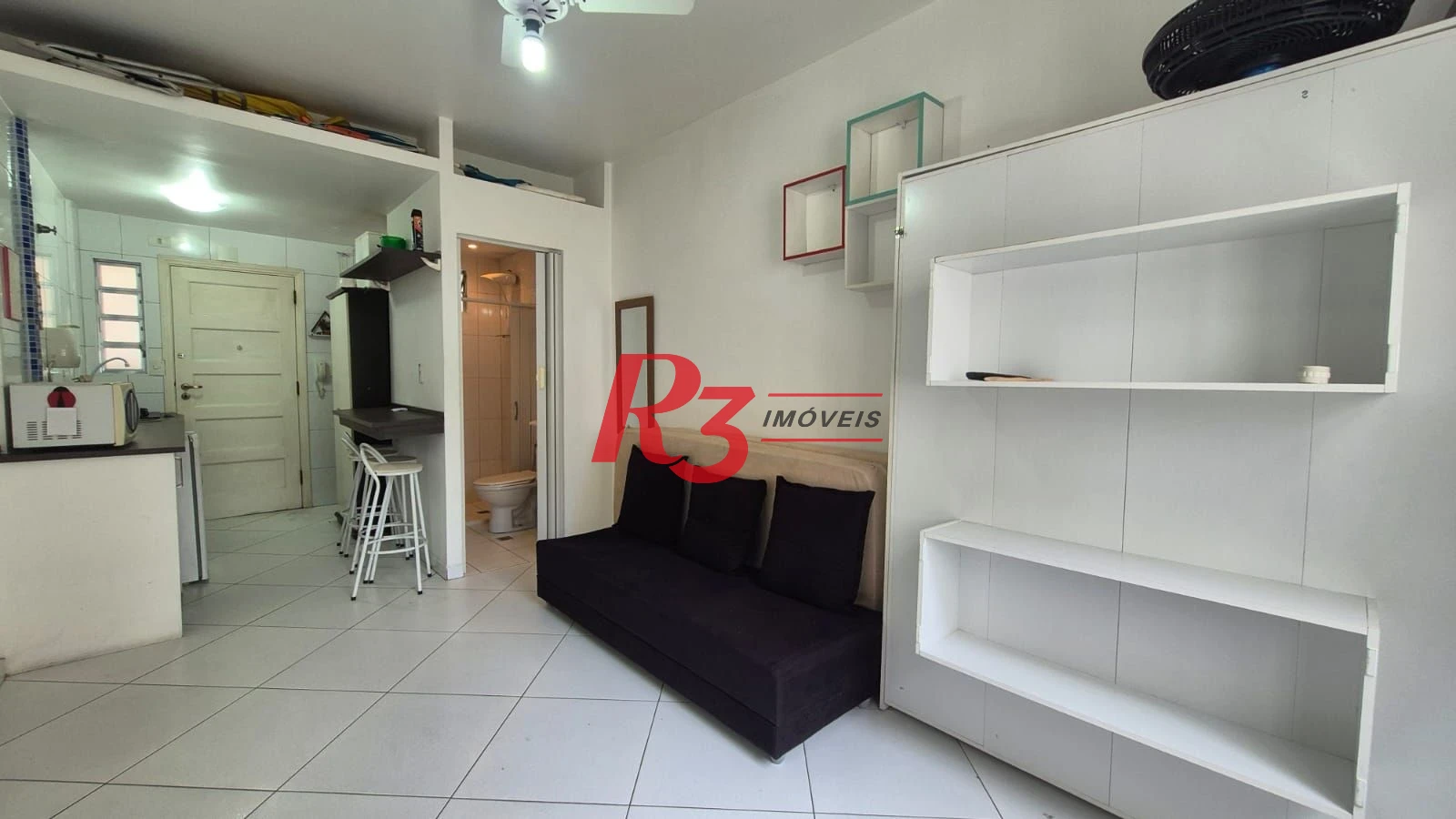 Oportunidade à venda em prédio na orla de Santos, excelente studio ótimo, 1 vaga, prédio bem conservado, oportunidade!