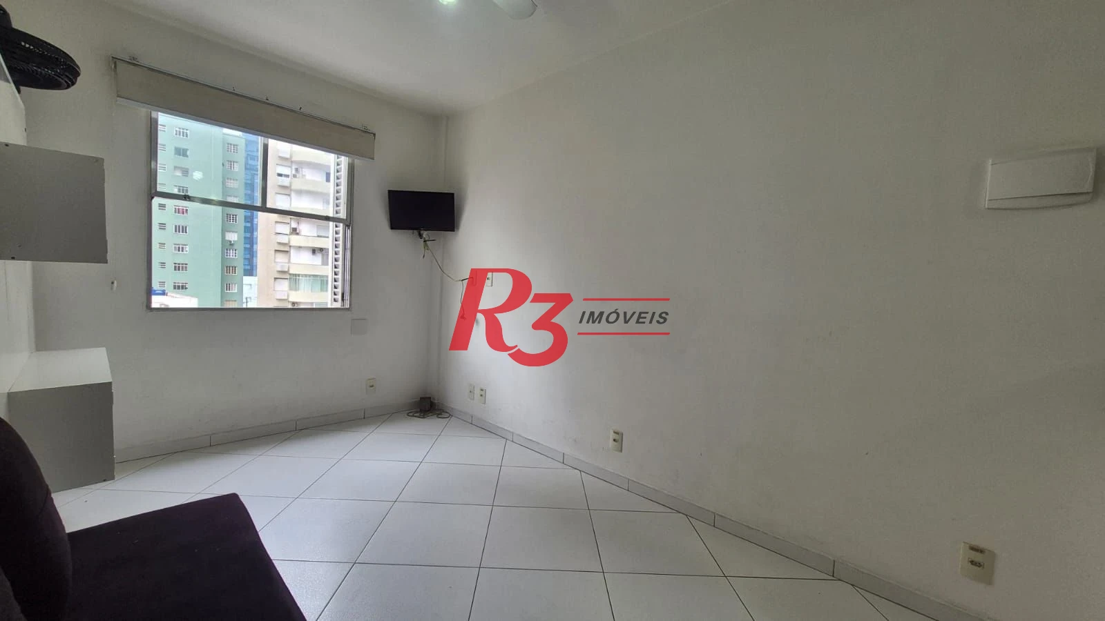Oportunidade à venda em prédio na orla de Santos, excelente studio ótimo, 1 vaga, prédio bem conservado, oportunidade!
