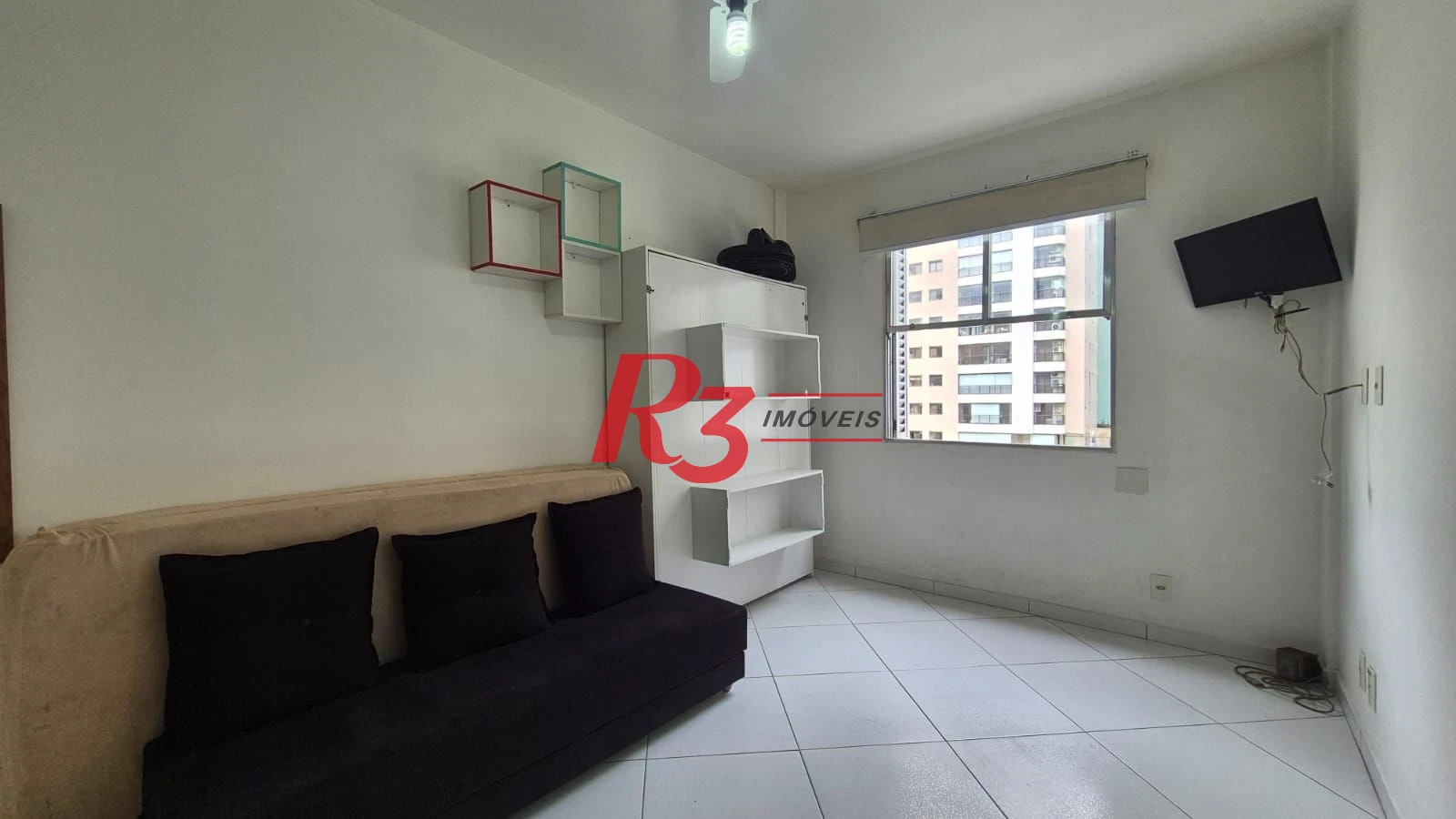 Oportunidade à venda em prédio na orla de Santos, excelente studio ótimo, 1 vaga, prédio bem conservado, oportunidade!