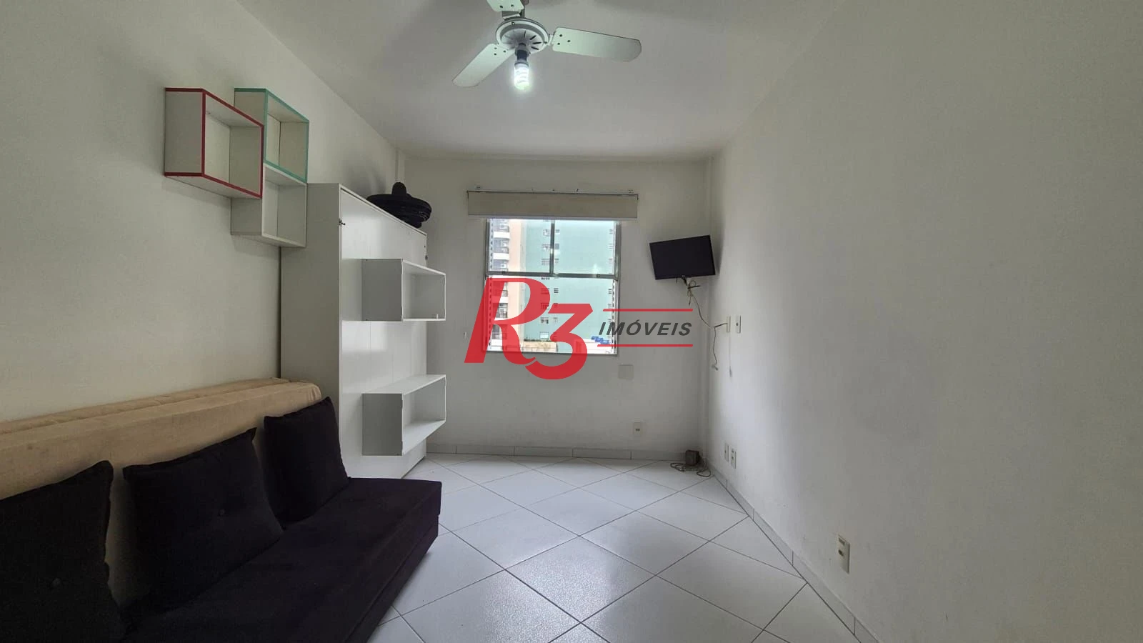 Oportunidade à venda em prédio na orla de Santos, excelente studio ótimo, 1 vaga, prédio bem conservado, oportunidade!