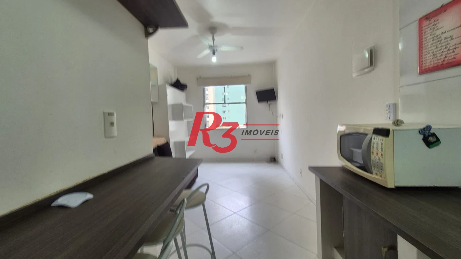 Oportunidade à venda em prédio na orla de Santos, excelente studio ótimo, 1 vaga, prédio bem conservado, oportunidade!