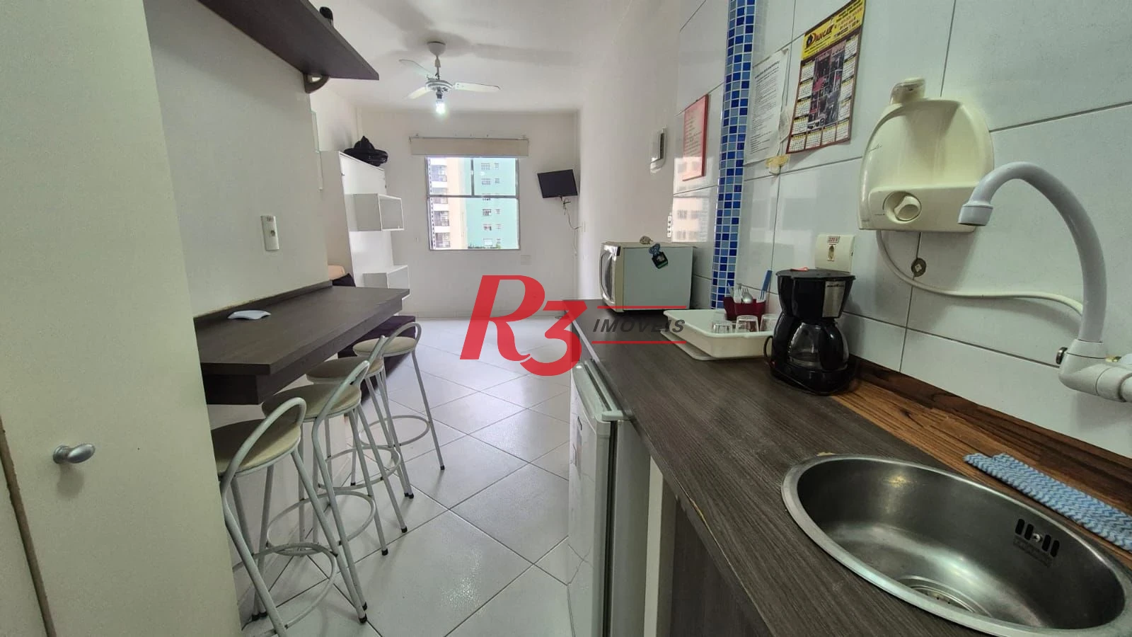 Oportunidade à venda em prédio na orla de Santos, excelente studio ótimo, 1 vaga, prédio bem conservado, oportunidade!