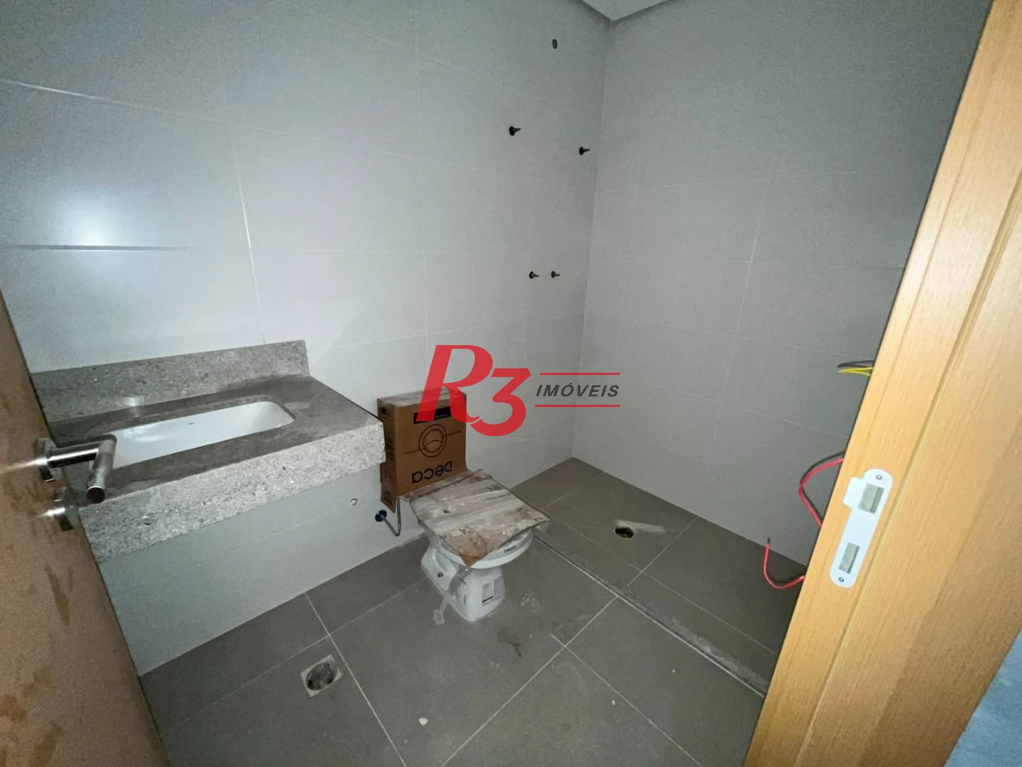 Apartamento com 2 dormitórios à venda, 72 m² por R$ 850.000,00 - Encruzilhada - Santos/SP