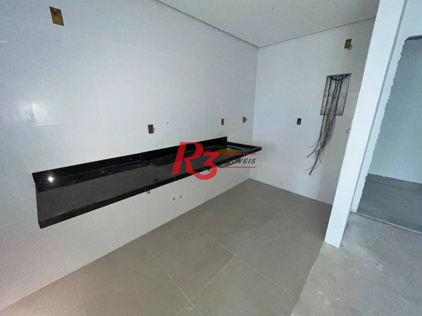 Apartamento com 2 dormitórios à venda, 72 m² por R$ 850.000,00 - Encruzilhada - Santos/SP